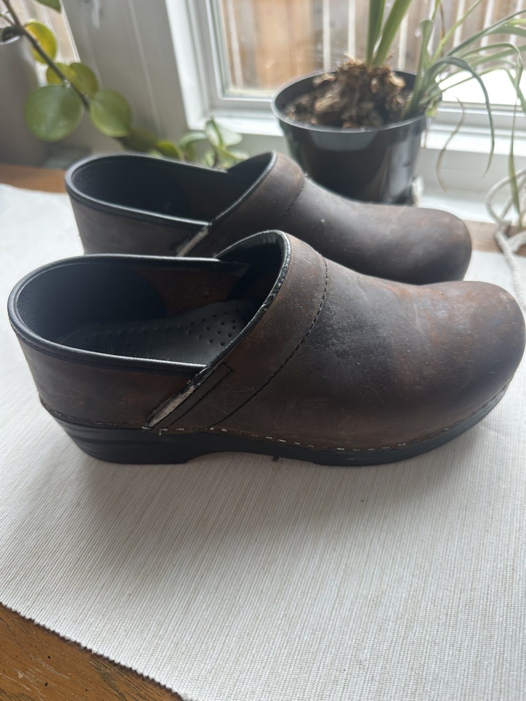 Dansko Brown Distressed Leather Shoes Loafers size 39