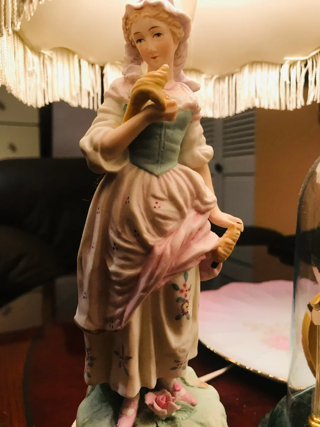 Two Lamps with Figurines image indicator(3)