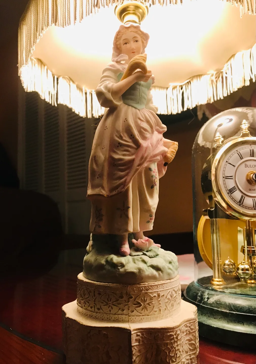 Two Lamps with Figurines image indicator(5)