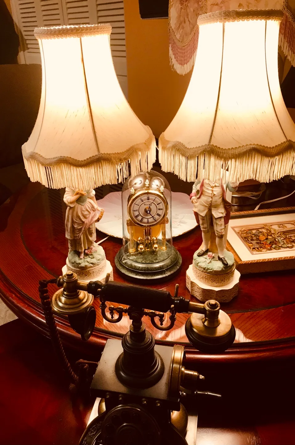 Two Lamps with Figurines image indicator(9)