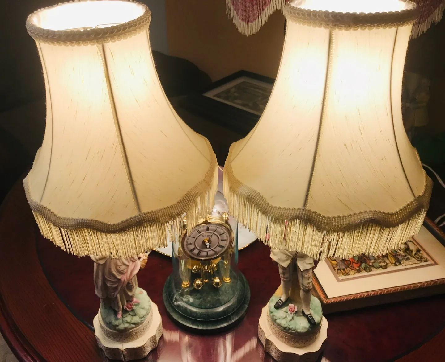 Two Lamps with Figurines image indicator(10)