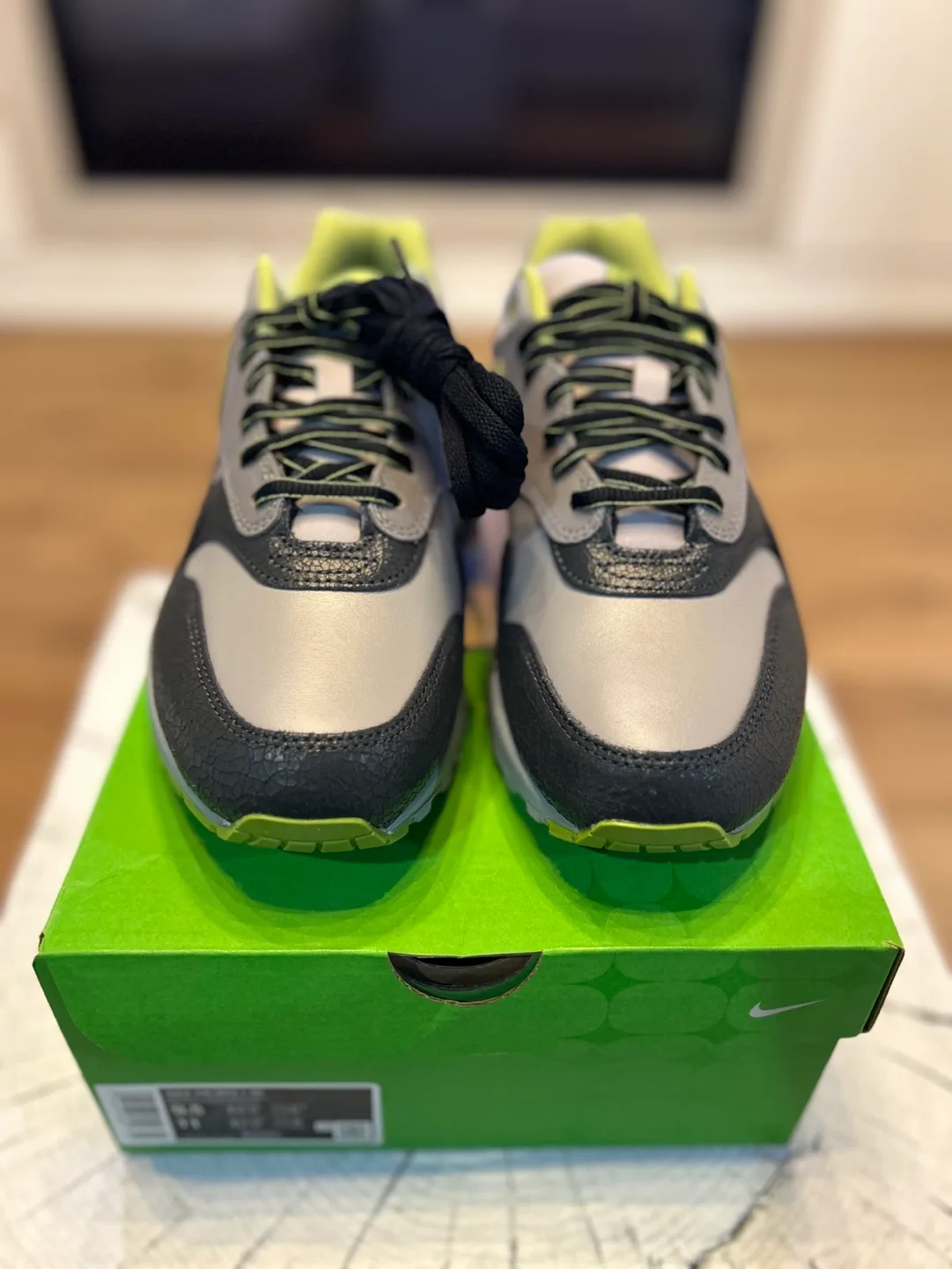 FS: DS Air Max 1 x HUF Green size 9.5  Brand new with box image indicator(5)