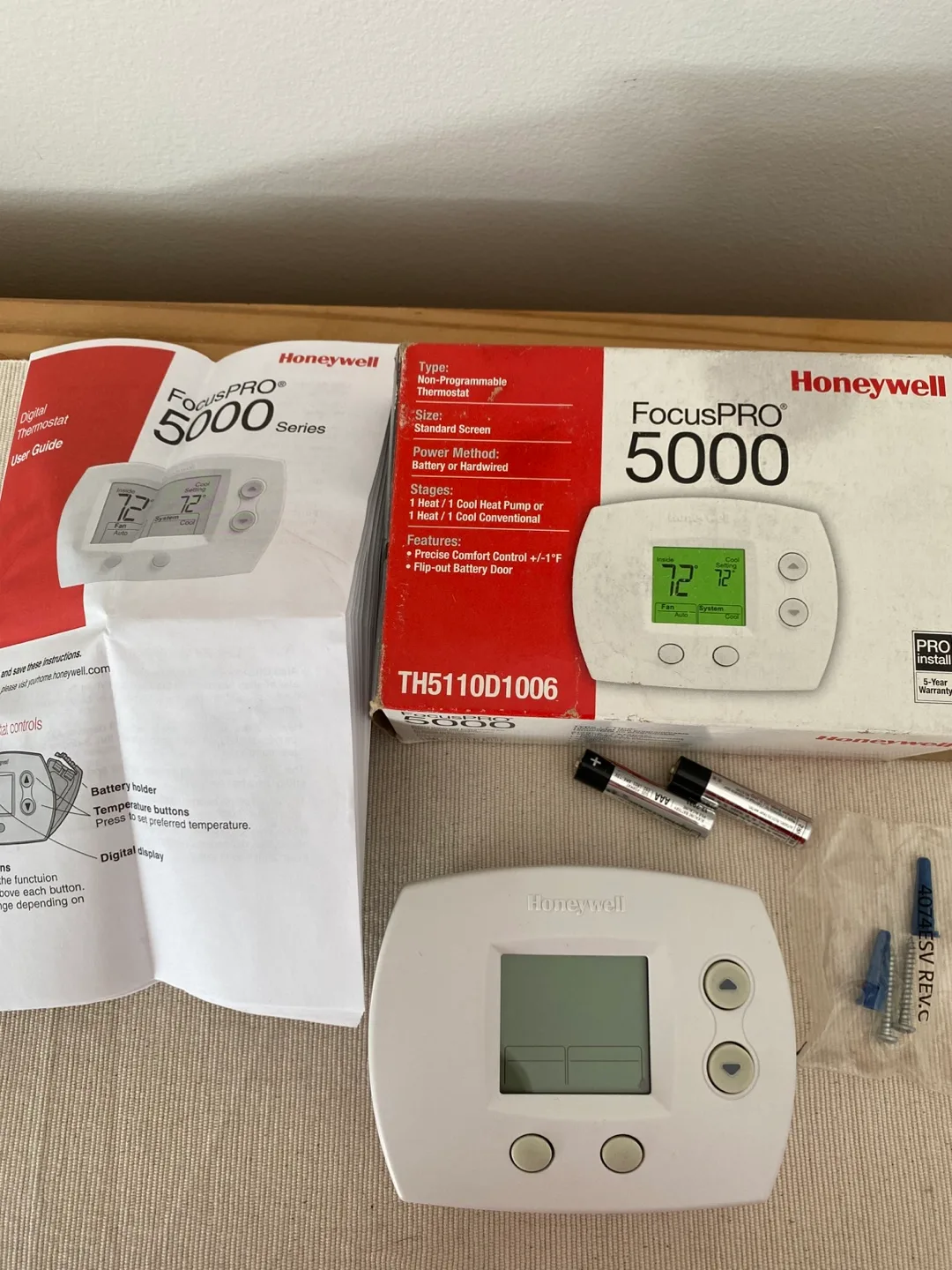 Honeywell FocusPRO 5000  Non-Programmable Thermostat image indicator(2)