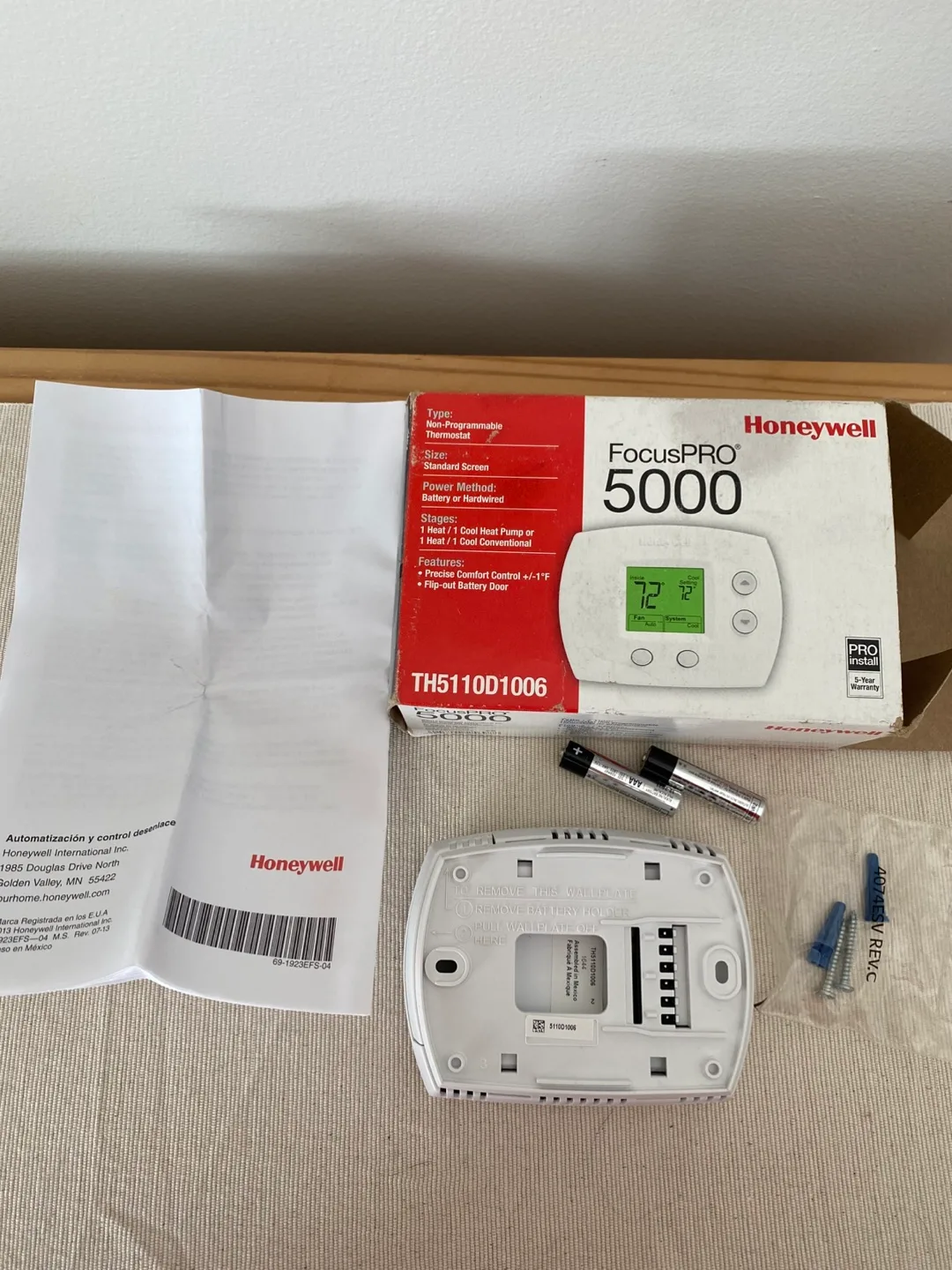 Honeywell FocusPRO 5000  Non-Programmable Thermostat image indicator(3)