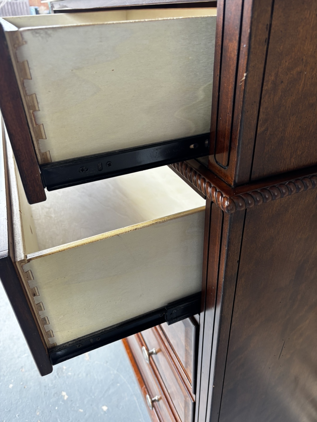 Solid wooden dark brown dresser - photo 5