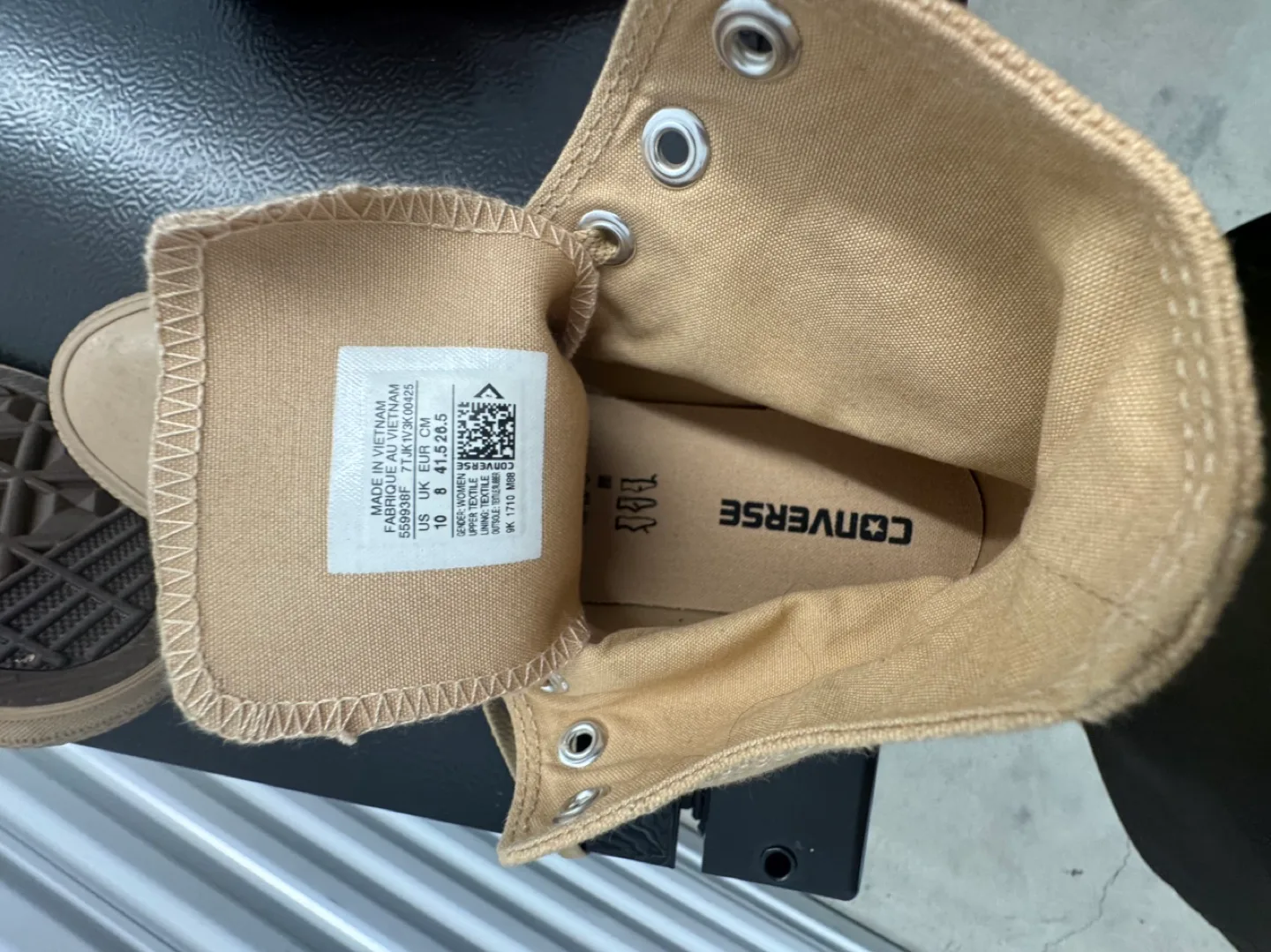 Never worn Converse Chuck Taylor All Star High Top Sneakers image indicator(2)