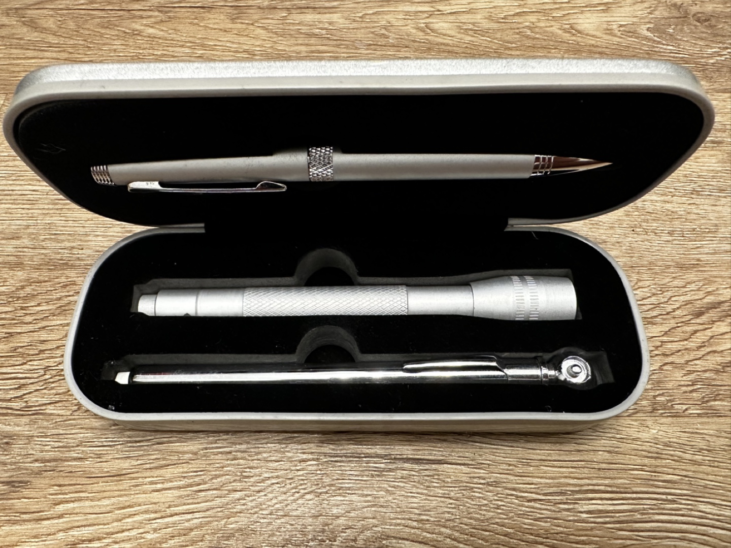 BMW Mt. Kisco Pen, LED Flashlight, and Tire Gauge Gift Set - photo 4