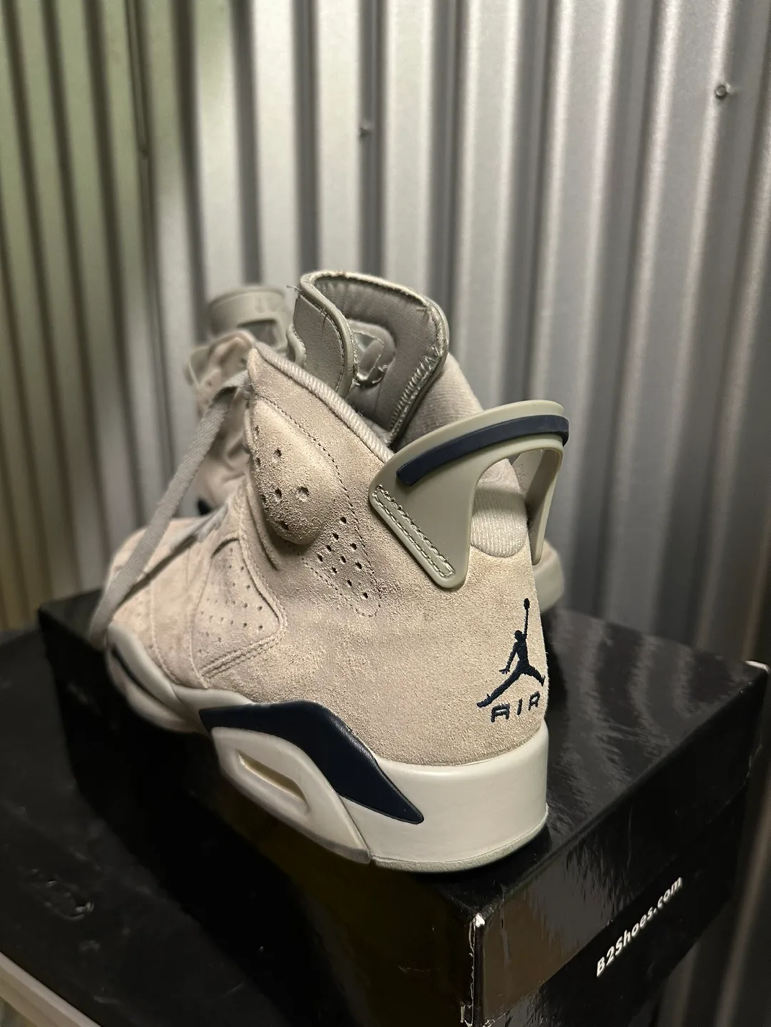 Air Jordan 6 Retro Light Bone image indicator(2)