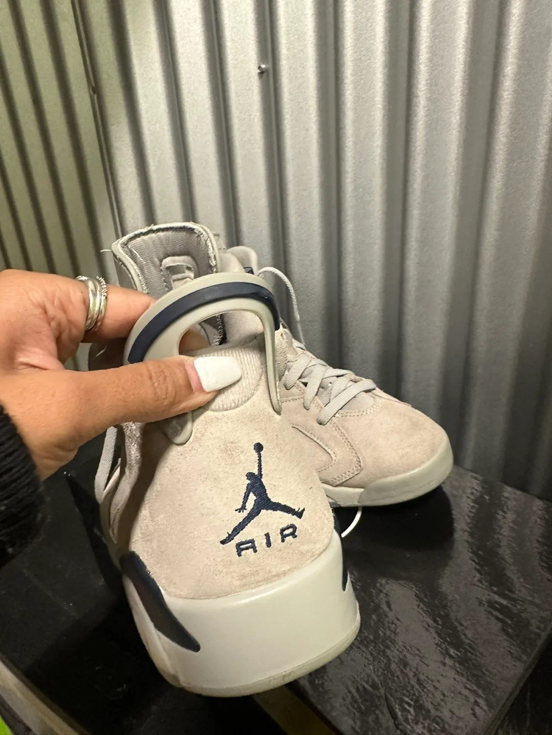 Air Jordan 6 Retro Light Bone image indicator(3)