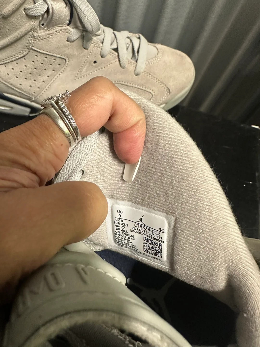 Air Jordan 6 Retro Light Bone image indicator(7)