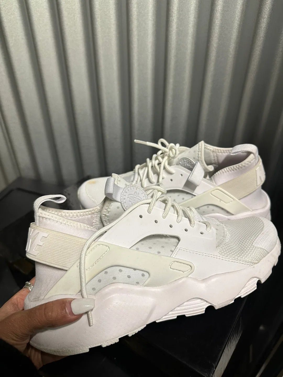 Women's Nike Air Huarache Sneakers - White - Size 8.5 image indicator(2)