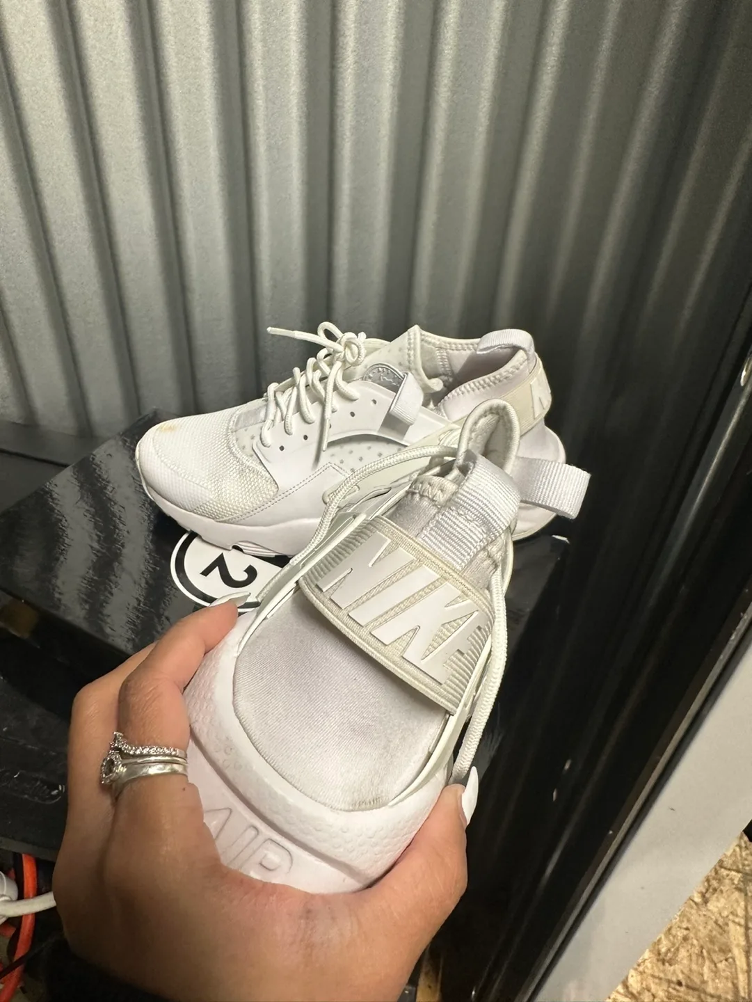 Women's Nike Air Huarache Sneakers - White - Size 8.5 image indicator(3)