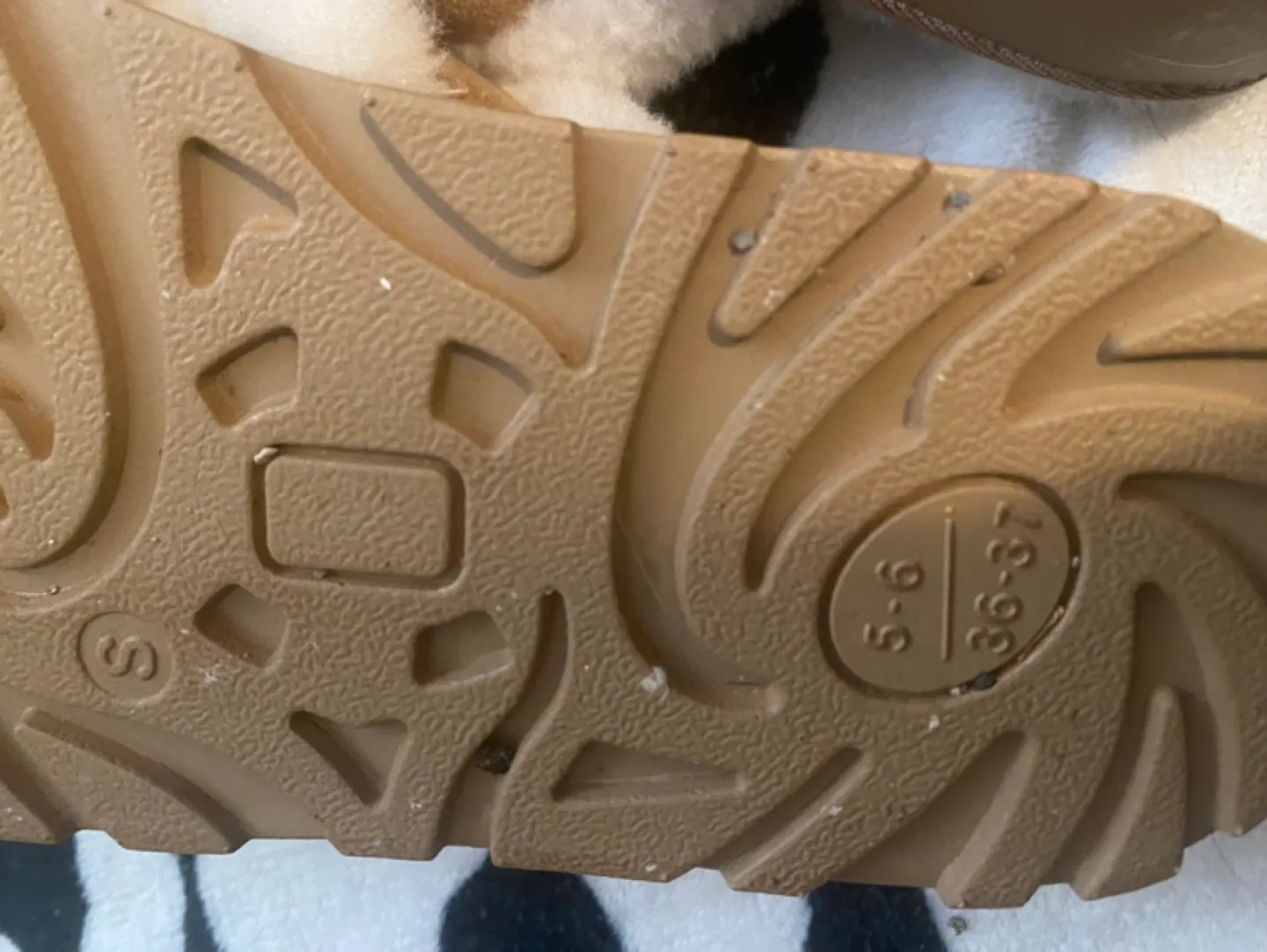 Bench soft faux fur fuzzy slippers size 6 $15 image indicator(6)