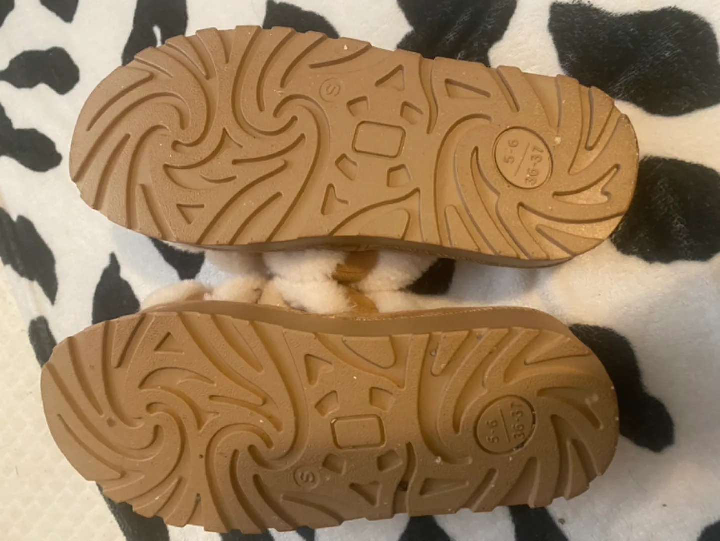 Bench soft faux fur fuzzy slippers size 6 $15 image indicator(4)