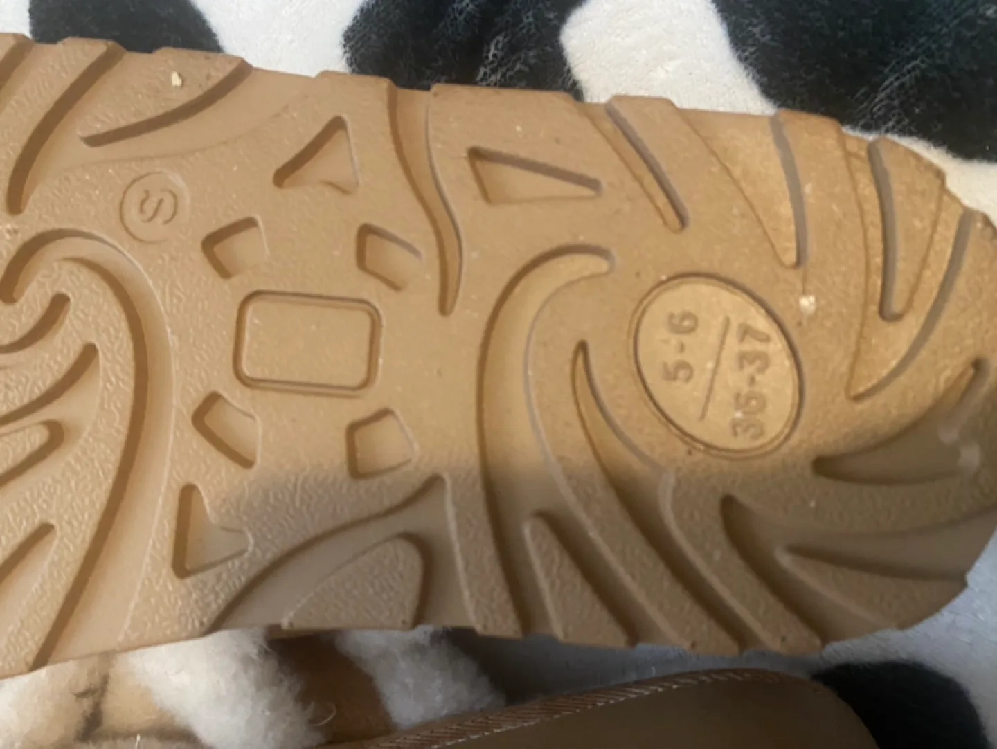 Bench soft faux fur fuzzy slippers size 6 $15 image indicator(5)