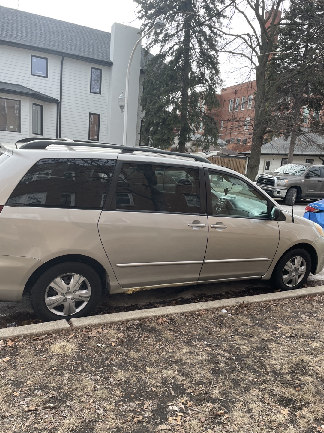 2005 Toyota Sienna LE Minivan - photo 3
