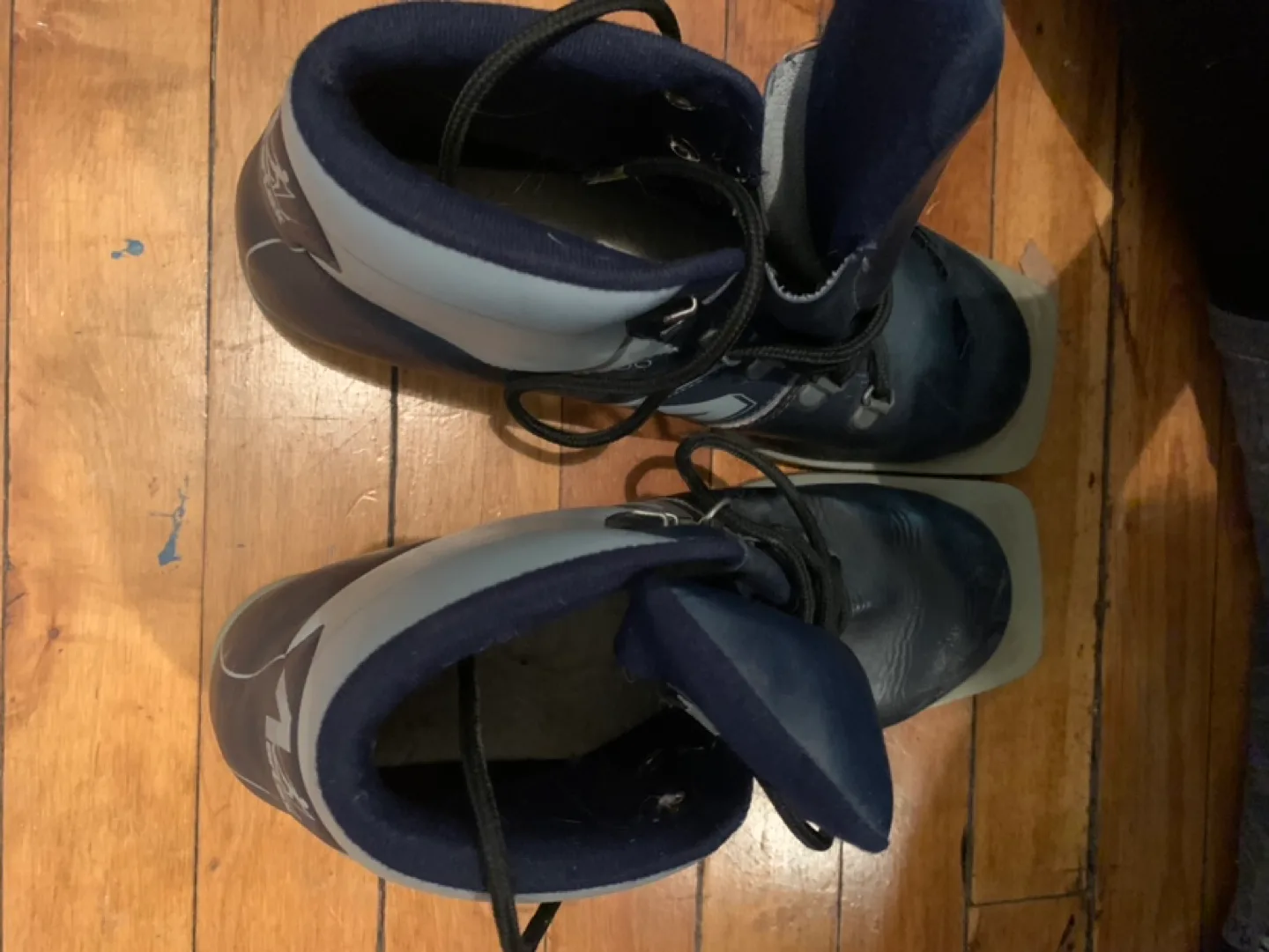 3 pin cross country ski boots size 9 image indicator(3)