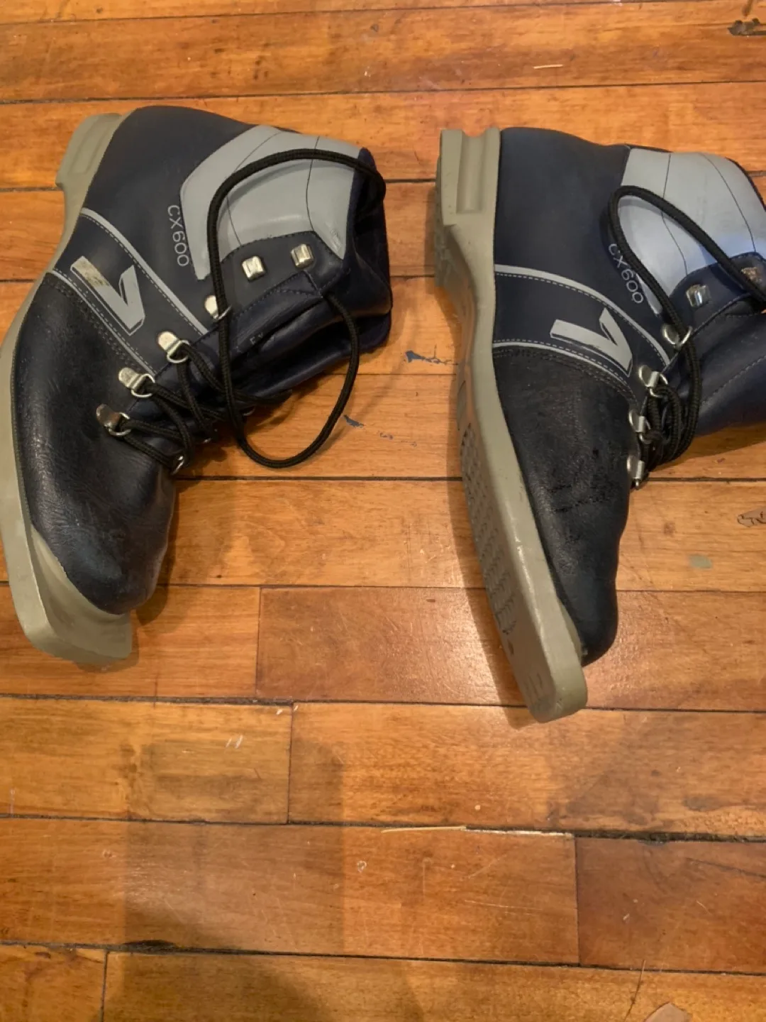 3 pin cross country ski boots size 9 image indicator(4)