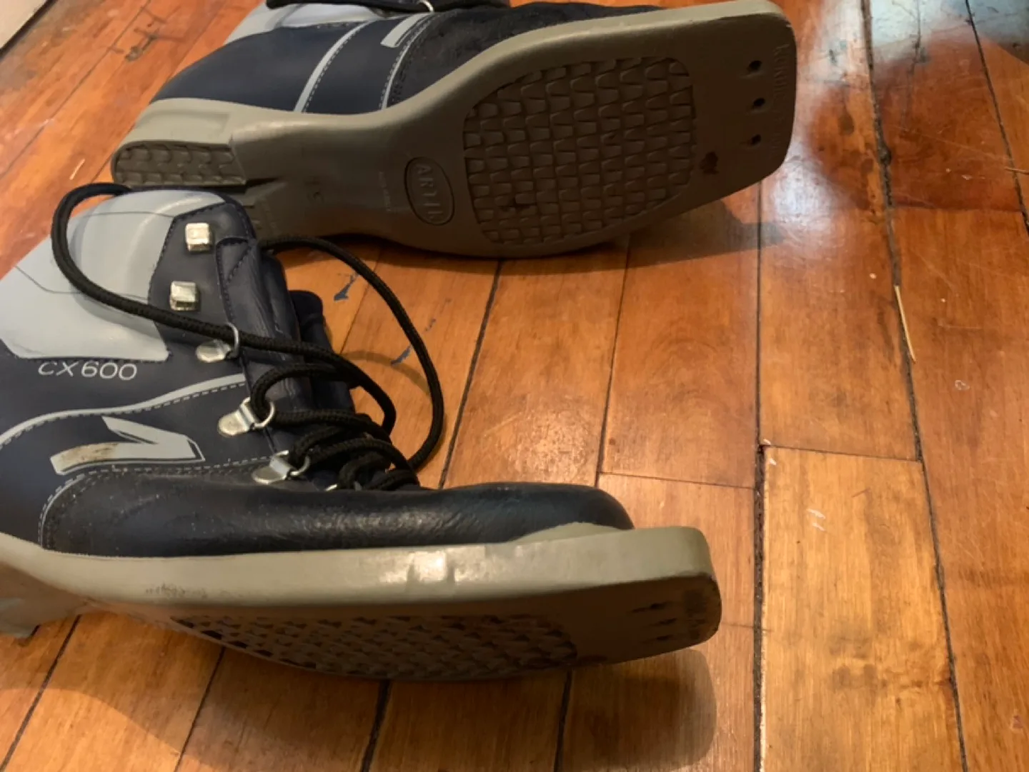 3 pin cross country ski boots size 9 image indicator(5)