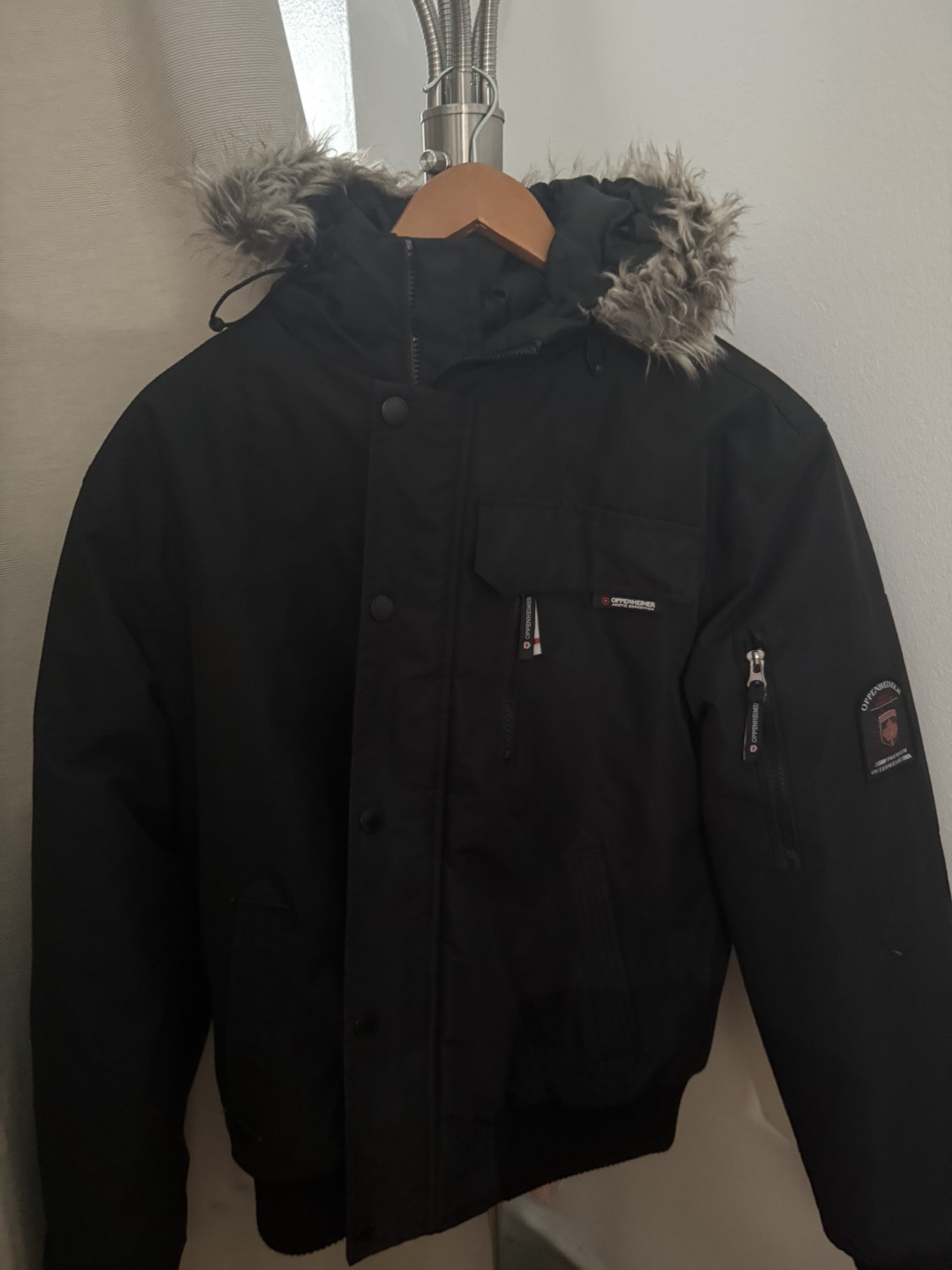 Men's Black Winter Jacket Size L/G