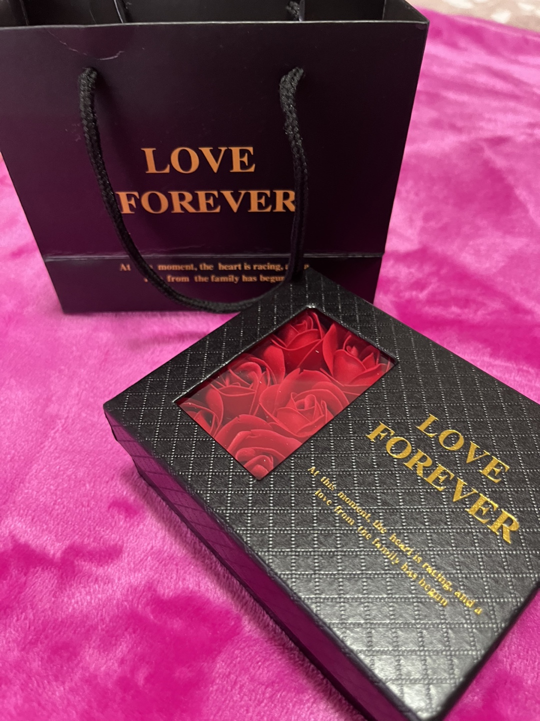 Love Forever Gift Set: Red Roses & Lock Necklace - photo 2