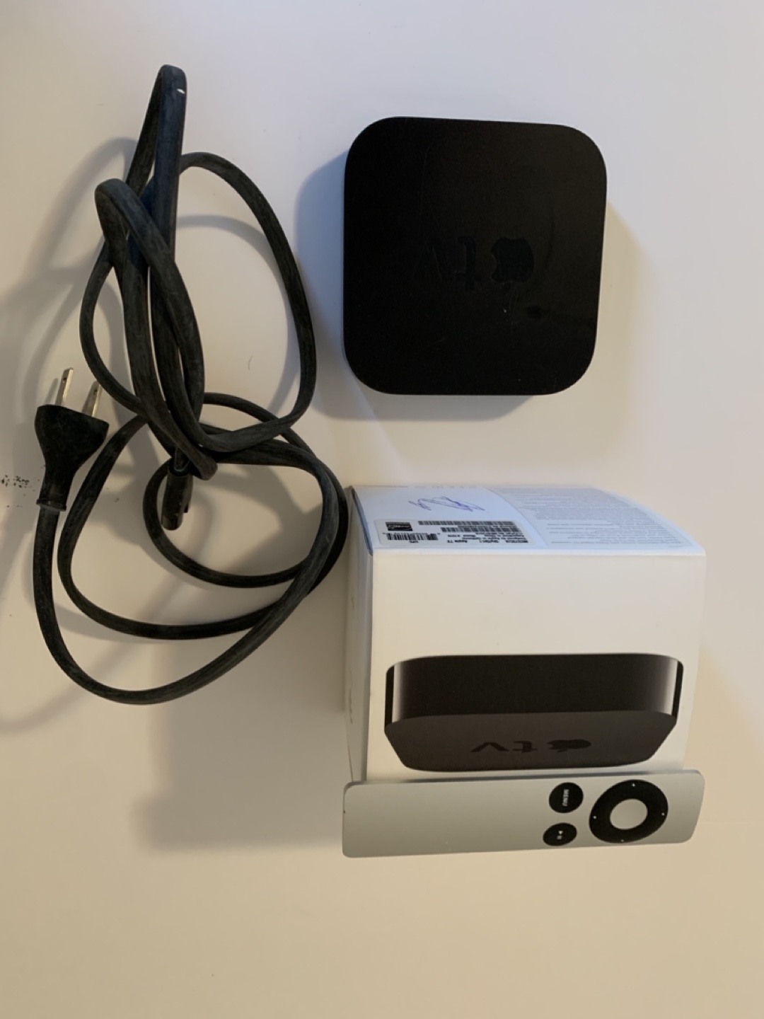 Apple TV 2nd Generation with Remote and Power Cable - photo 2