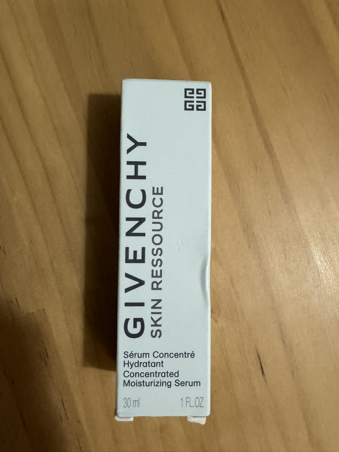Givenchy Skin Resource Concentrated Moisturizing Serum