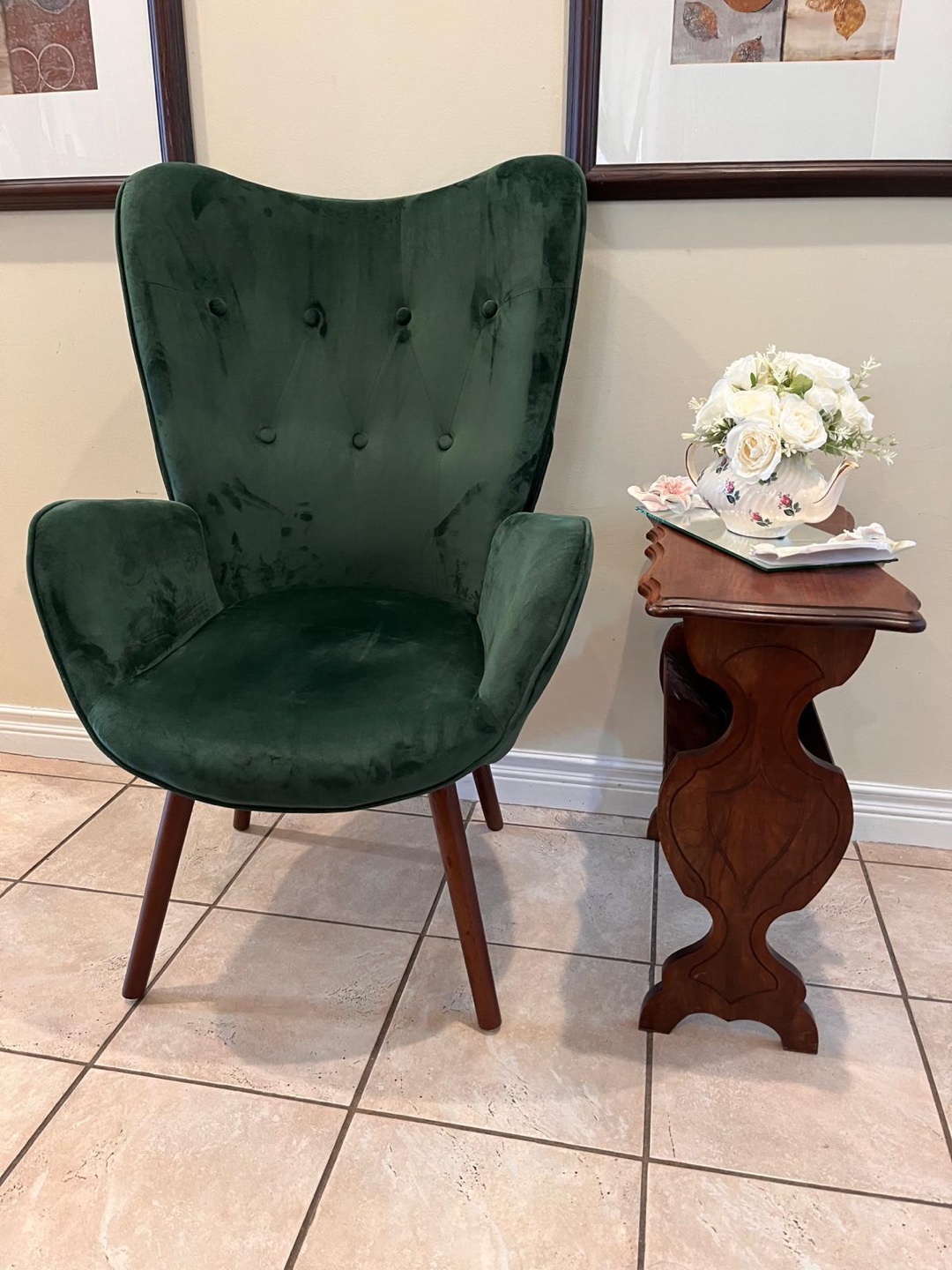 New / assembled accent chair $150 firm