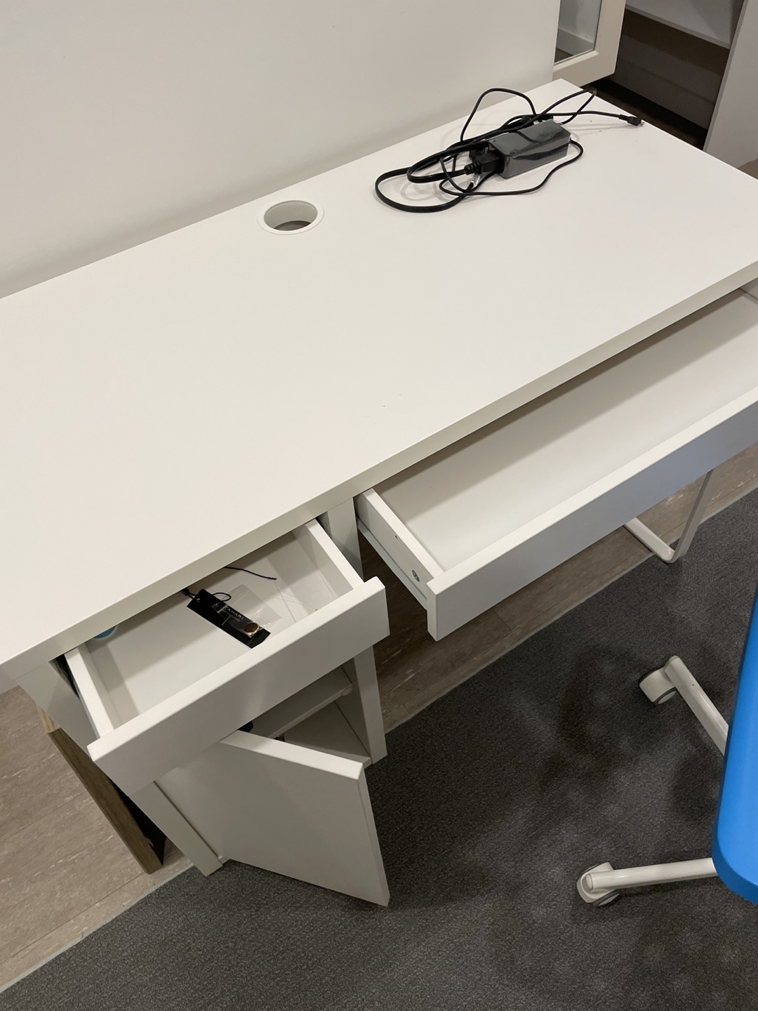 IKEA MICKE Desk - White - photo 2