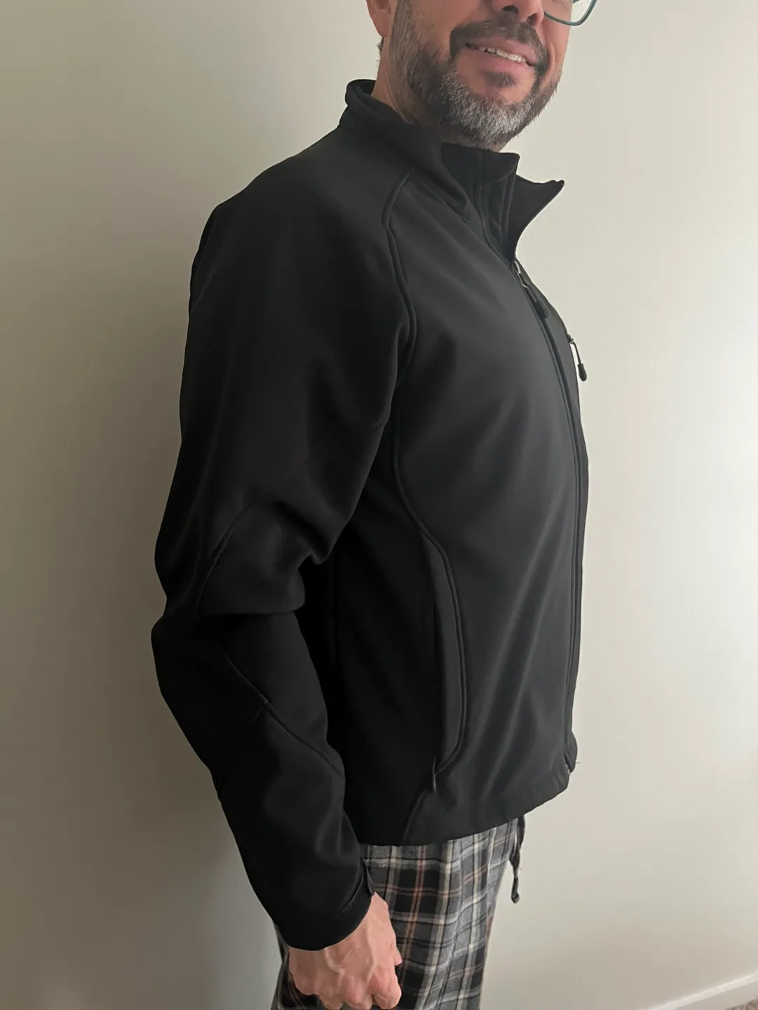 Men's Black Softshell Jacket image indicator(4)