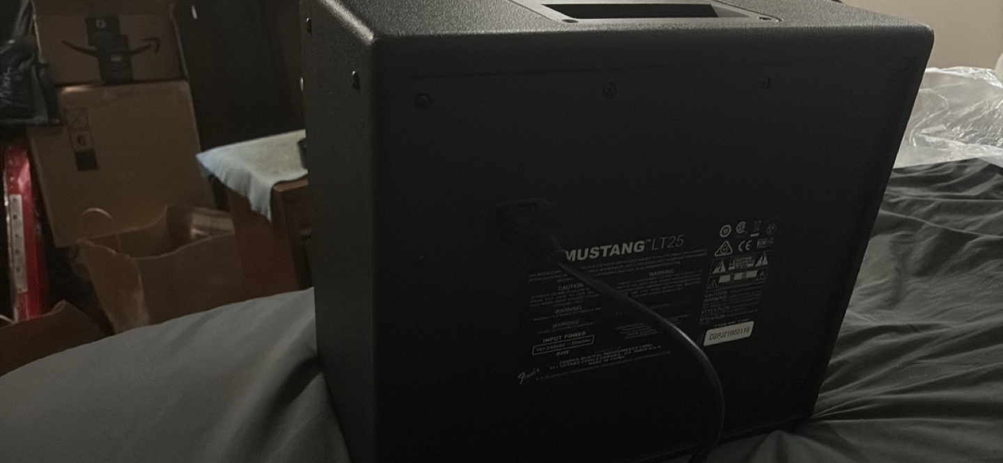 Fender Mustang LT25 Guitar Amplifier - photo 3