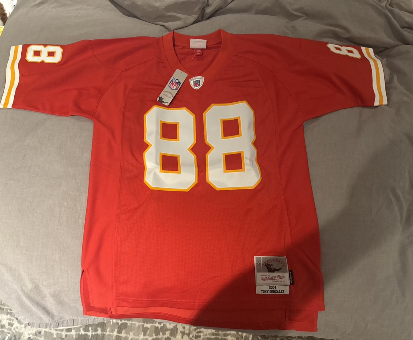 Tony Gonzalez Signed Jersey - photo 2