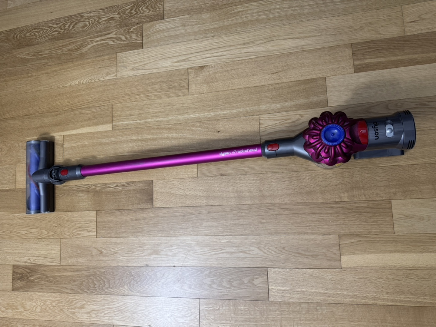Dyson Vacuum Cleaner (V7 Motorhead)