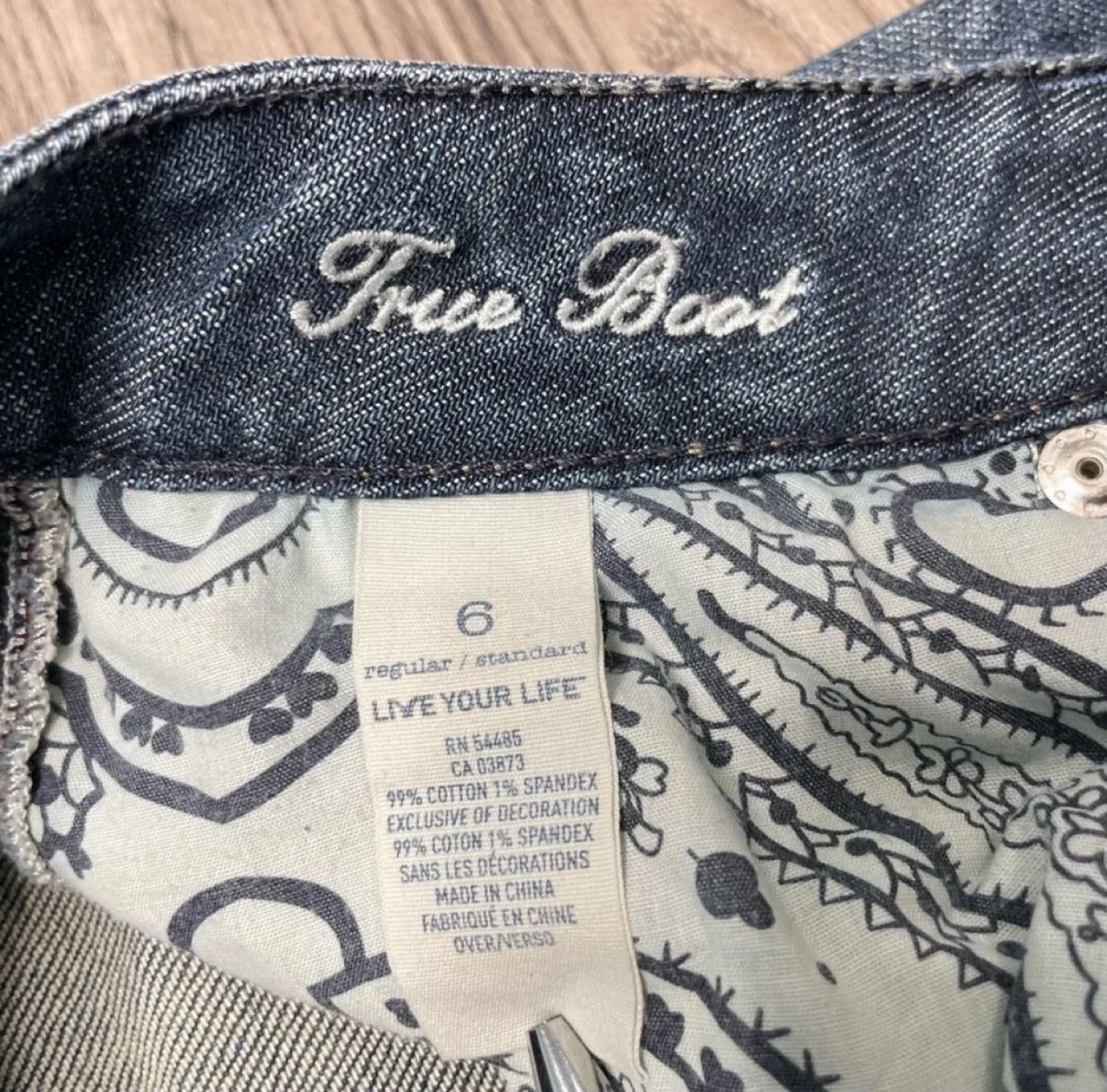 Y2K low rise bootcut jeans image indicator(2)