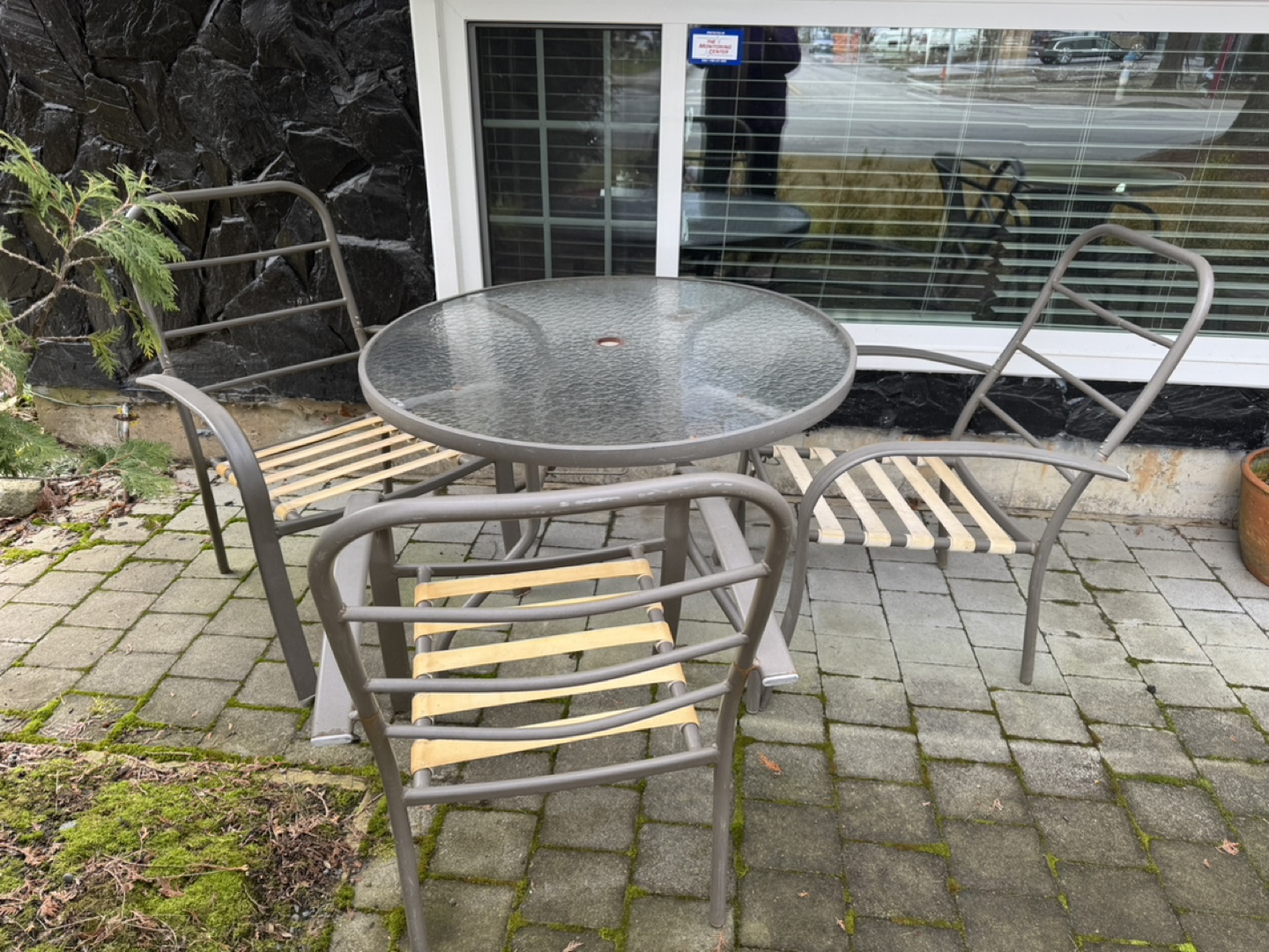 Patio Set 3 chairs & Planter