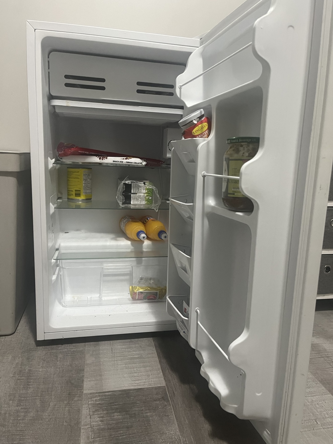 Arctic King Mini Fridge - photo 4