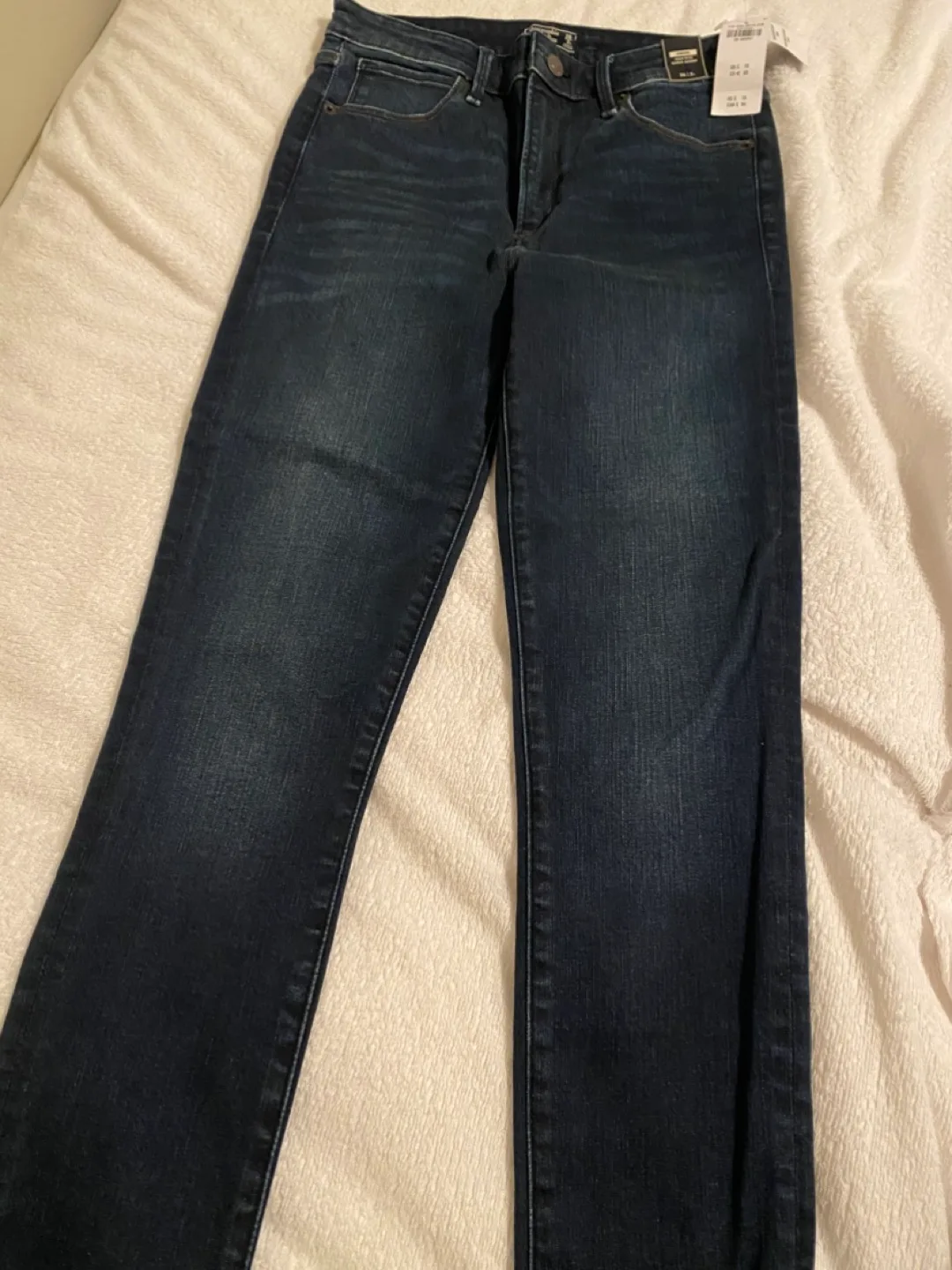 Abercrombie & Fitch -Simone High Rise Skinny Jeans image indicator(3)