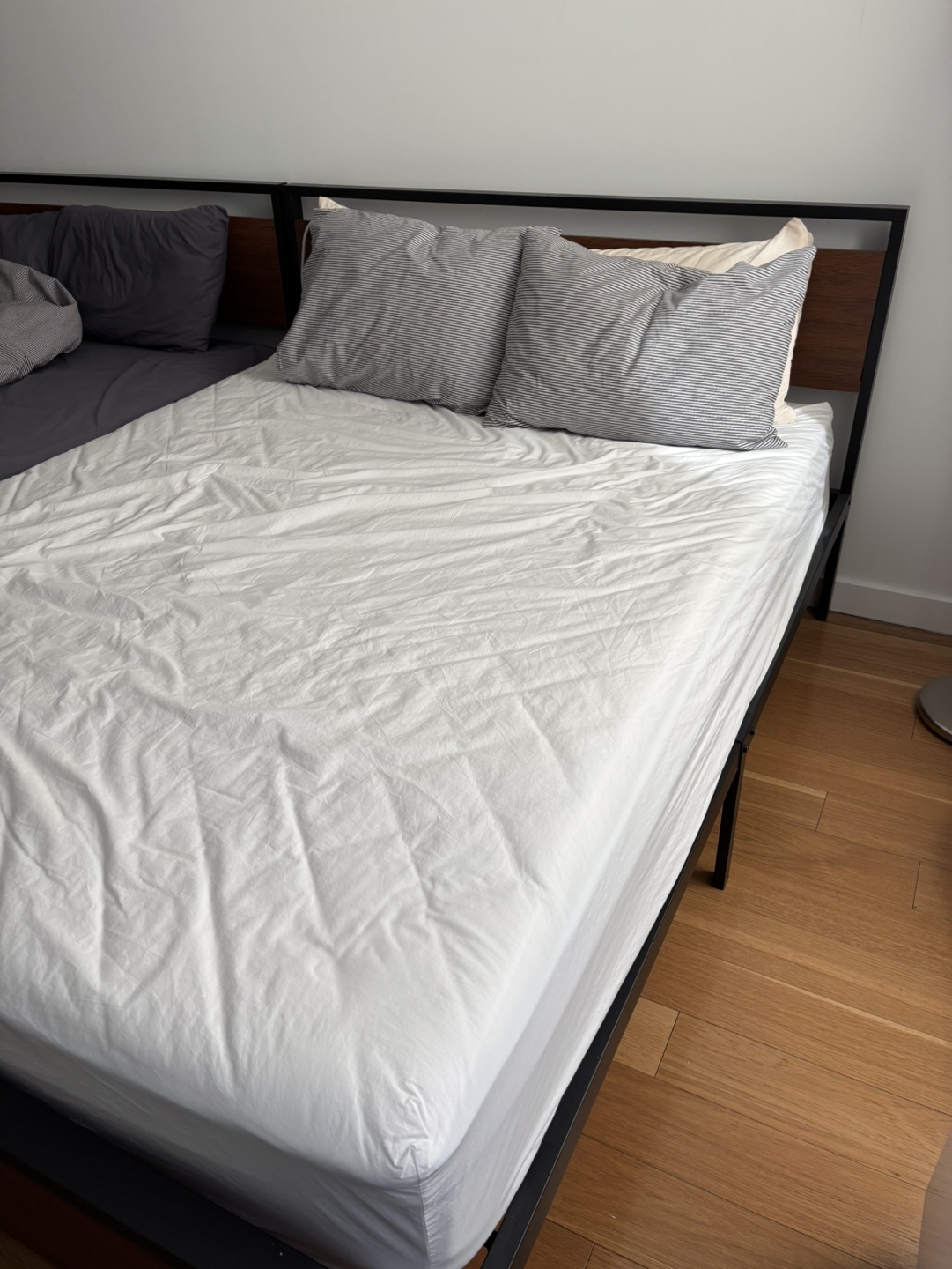 Queen bed frame with Linenspa Hybrid mattress - photo 3