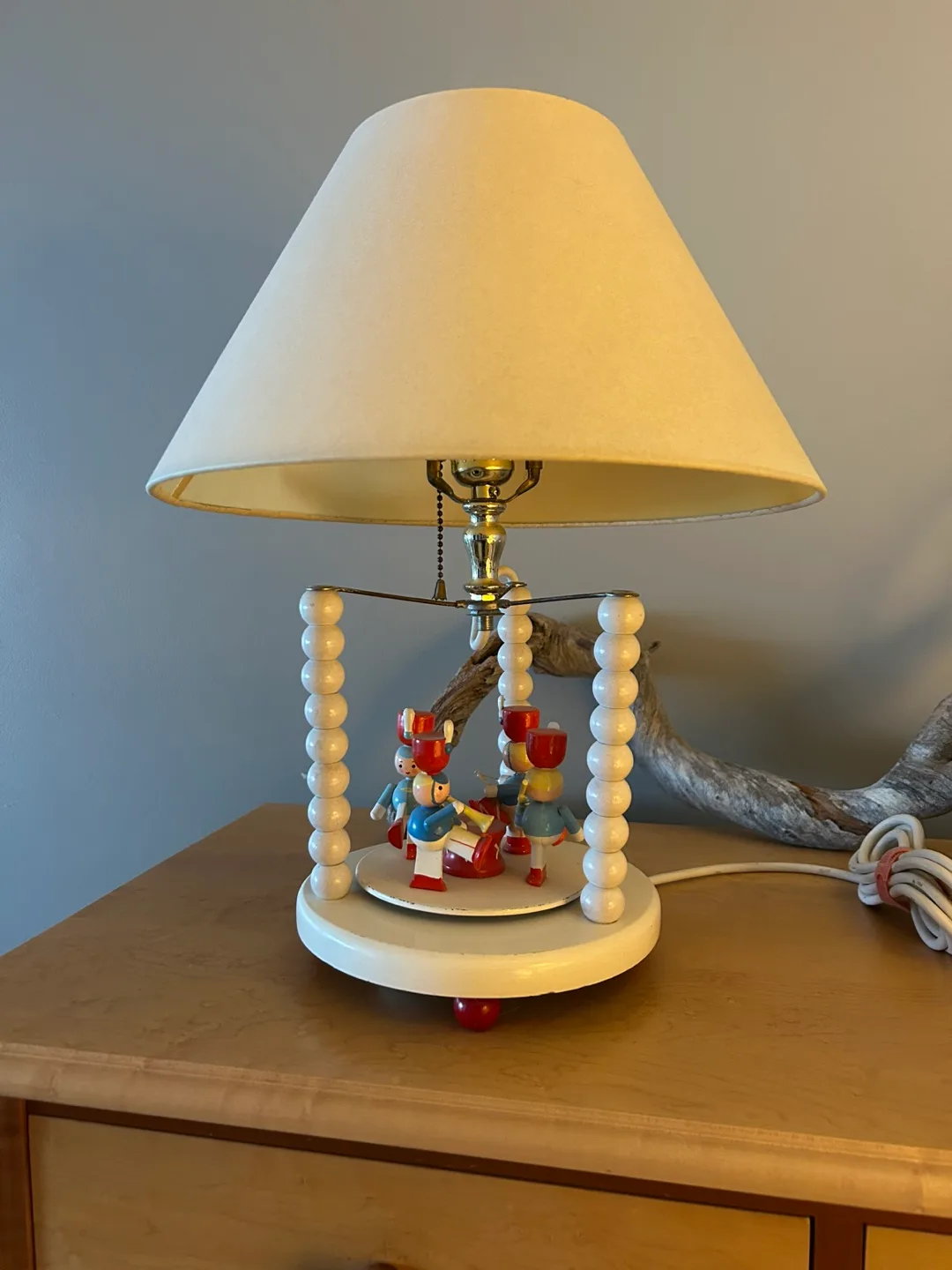 Vintage Wooden Musical Lamp with Rotating Figures image indicator(2)