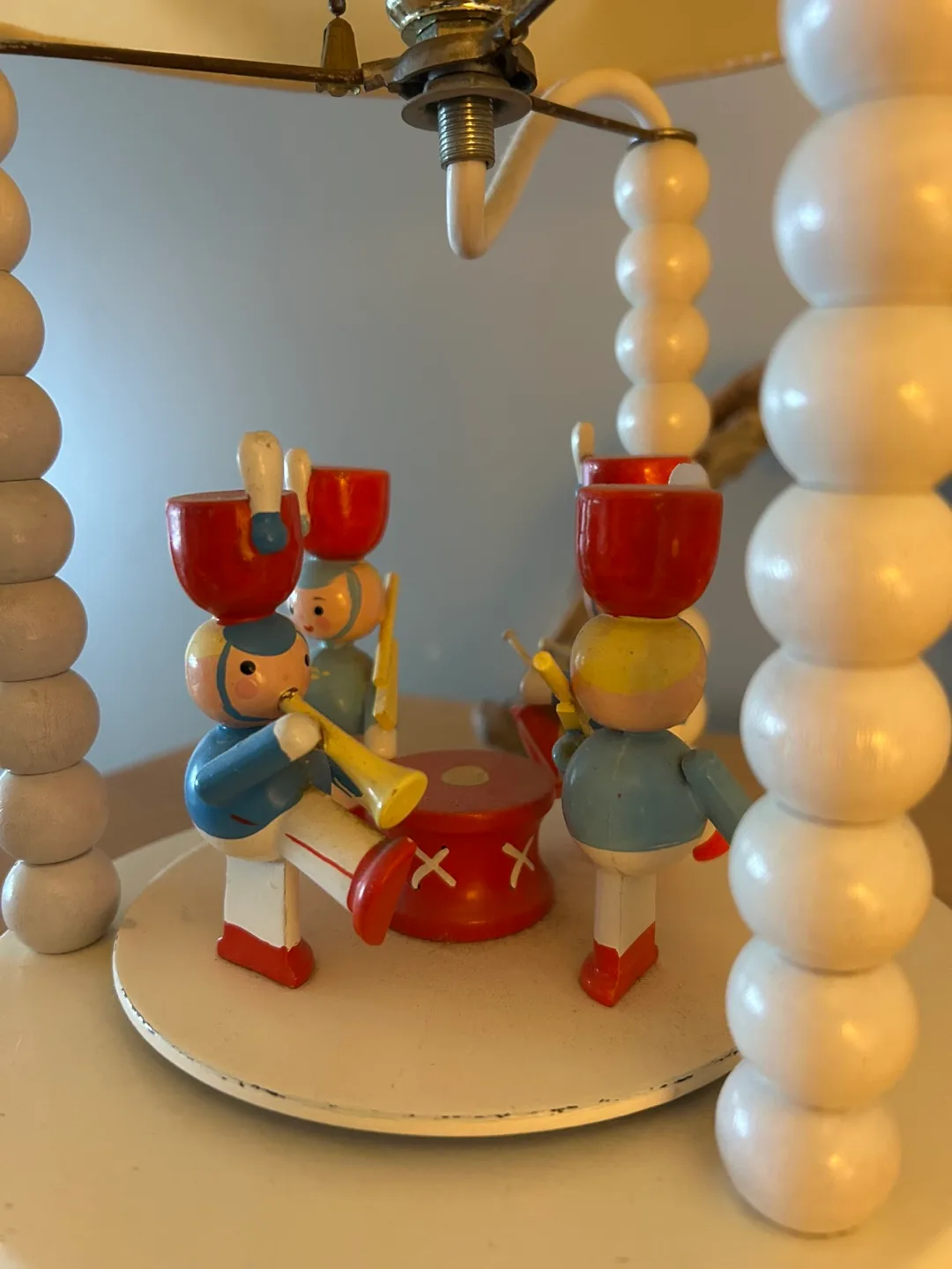 Vintage Wooden Musical Lamp with Rotating Figures image indicator(4)