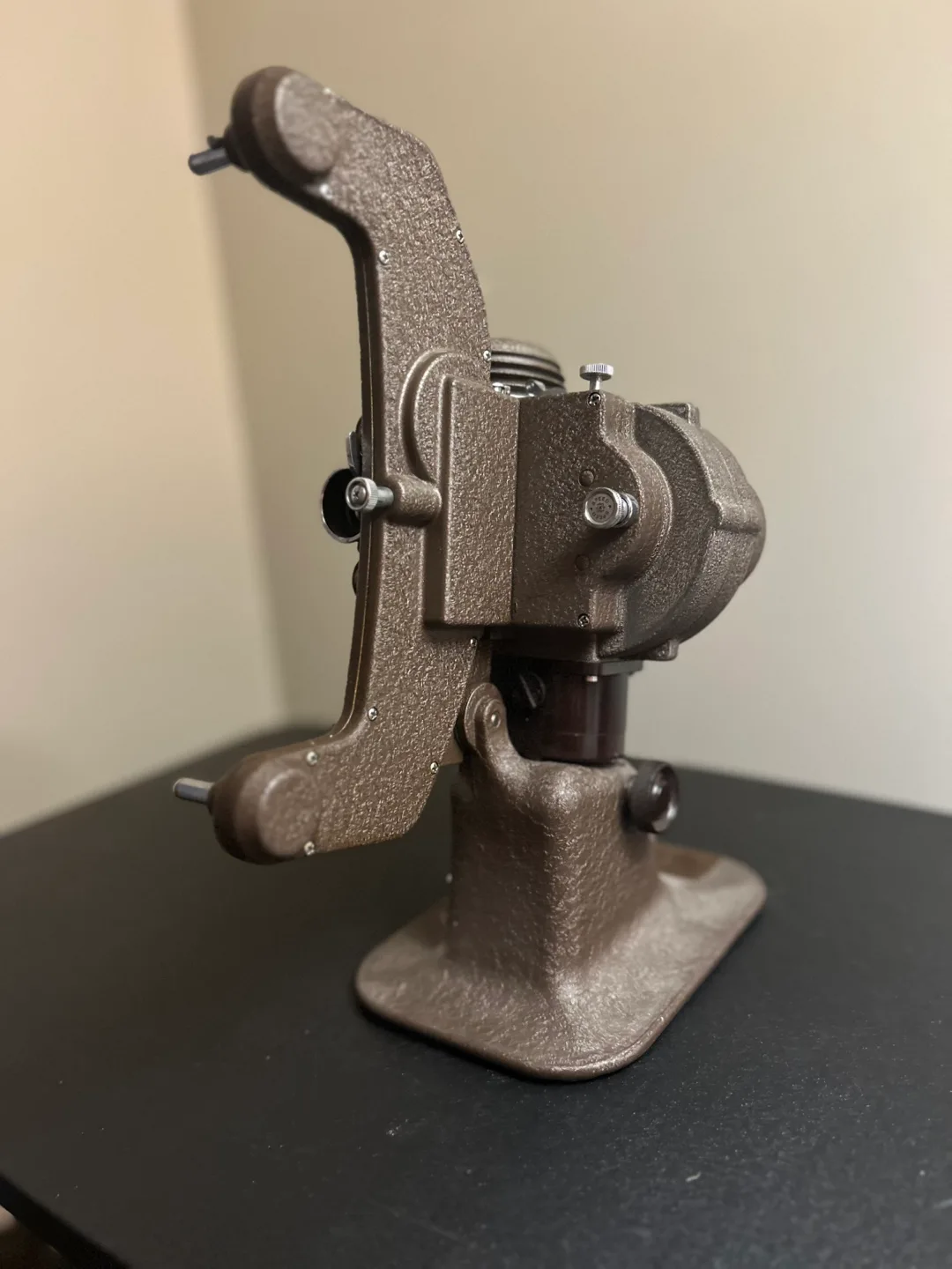 Vintage Bell & Howell Regent 8mm Film Projector - Model 122 image indicator(4)