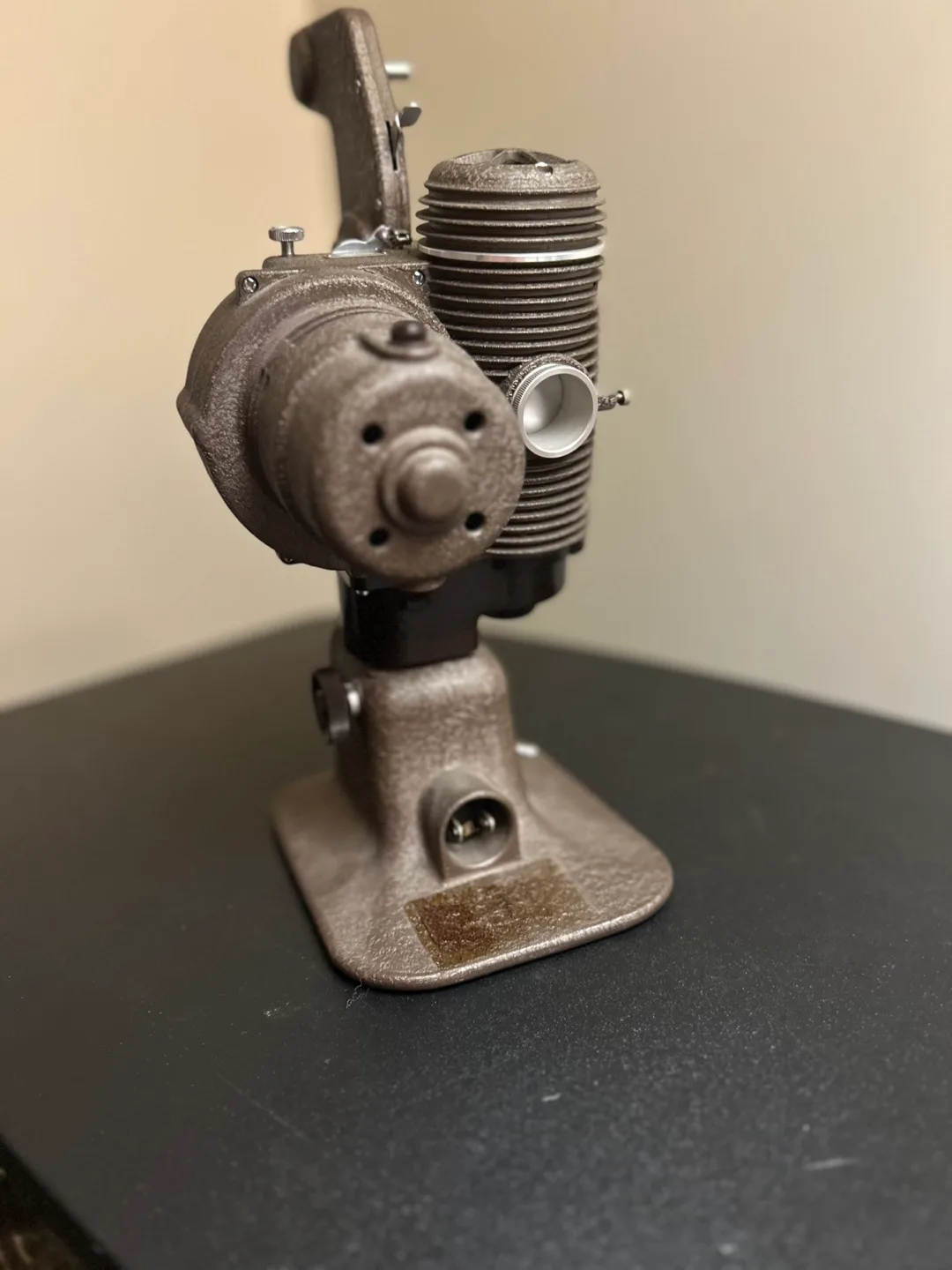 Vintage Bell & Howell Regent 8mm Film Projector - Model 122 image indicator(3)