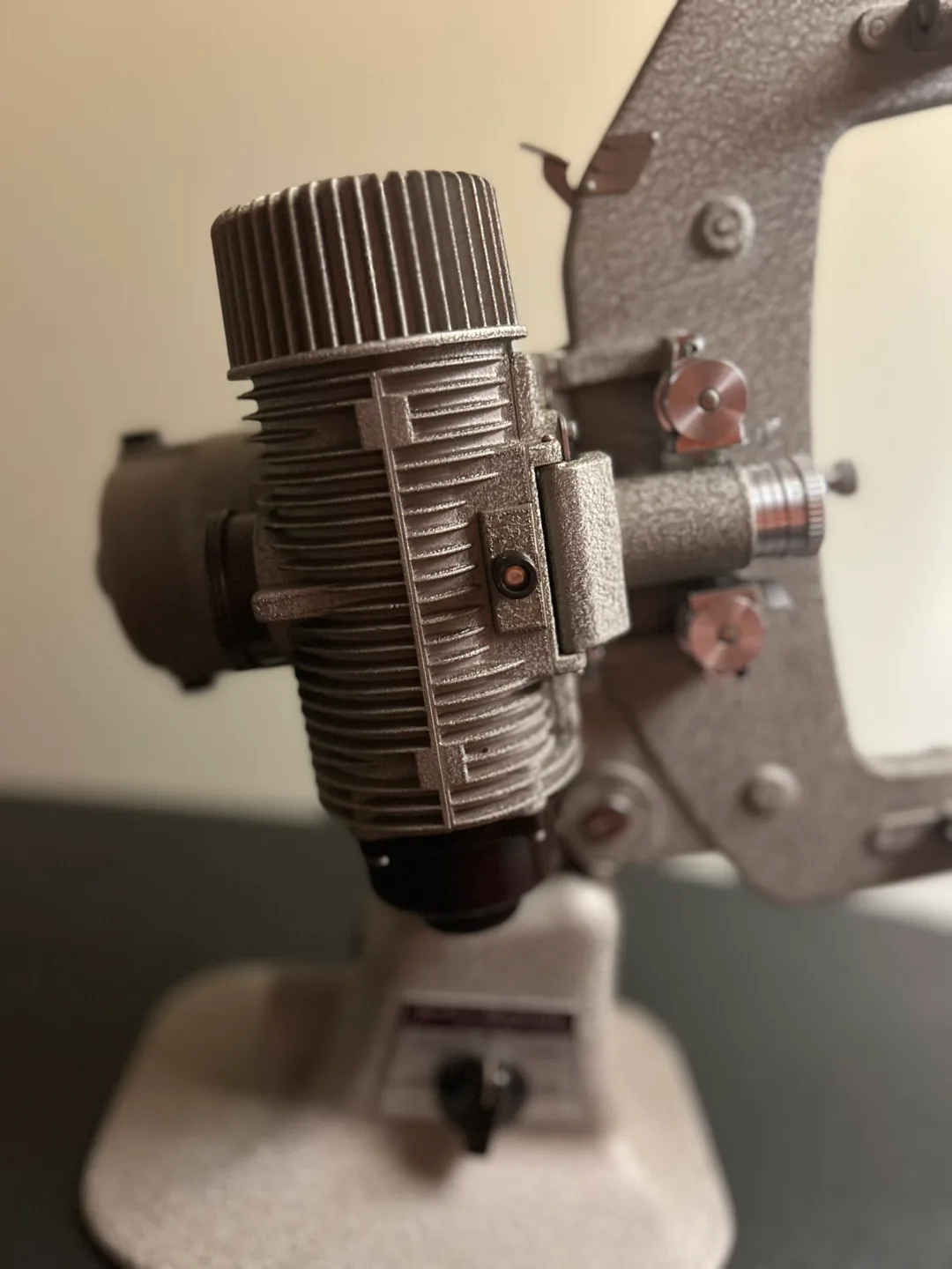 Vintage Bell & Howell 8mm Film Projector - Model 122 LR image indicator(2)