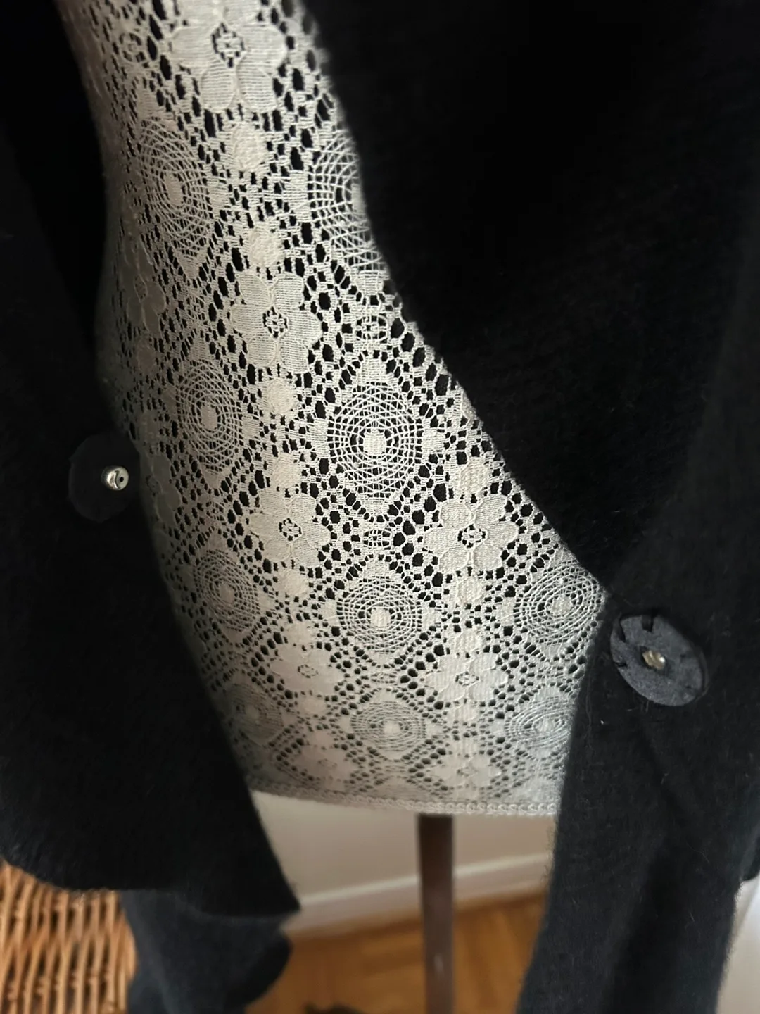 Women's XENAR Black Cashmere Cardigan - Size M/L image indicator(3)