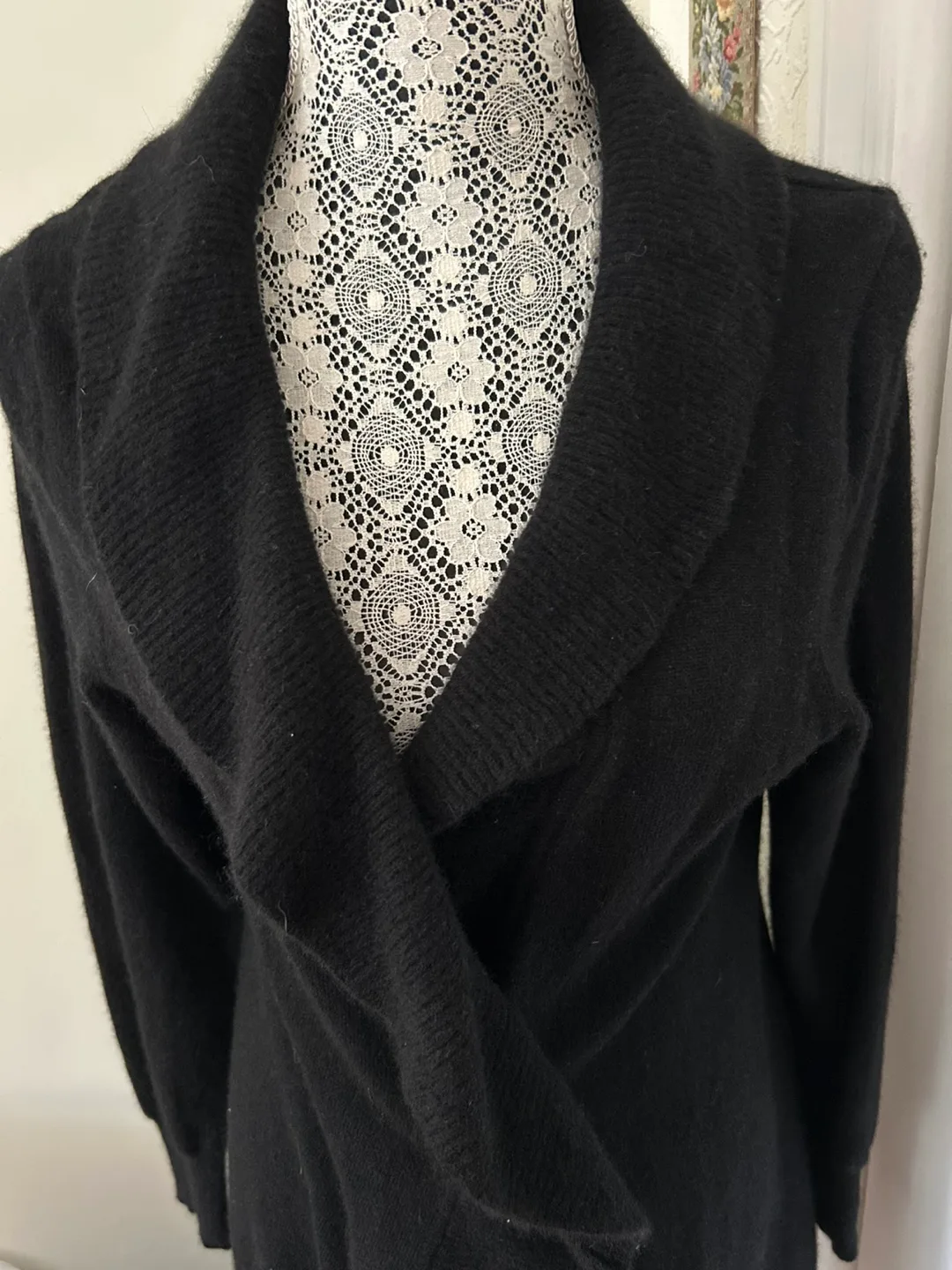 Women's XENAR Black Cashmere Cardigan - Size M/L image indicator(2)