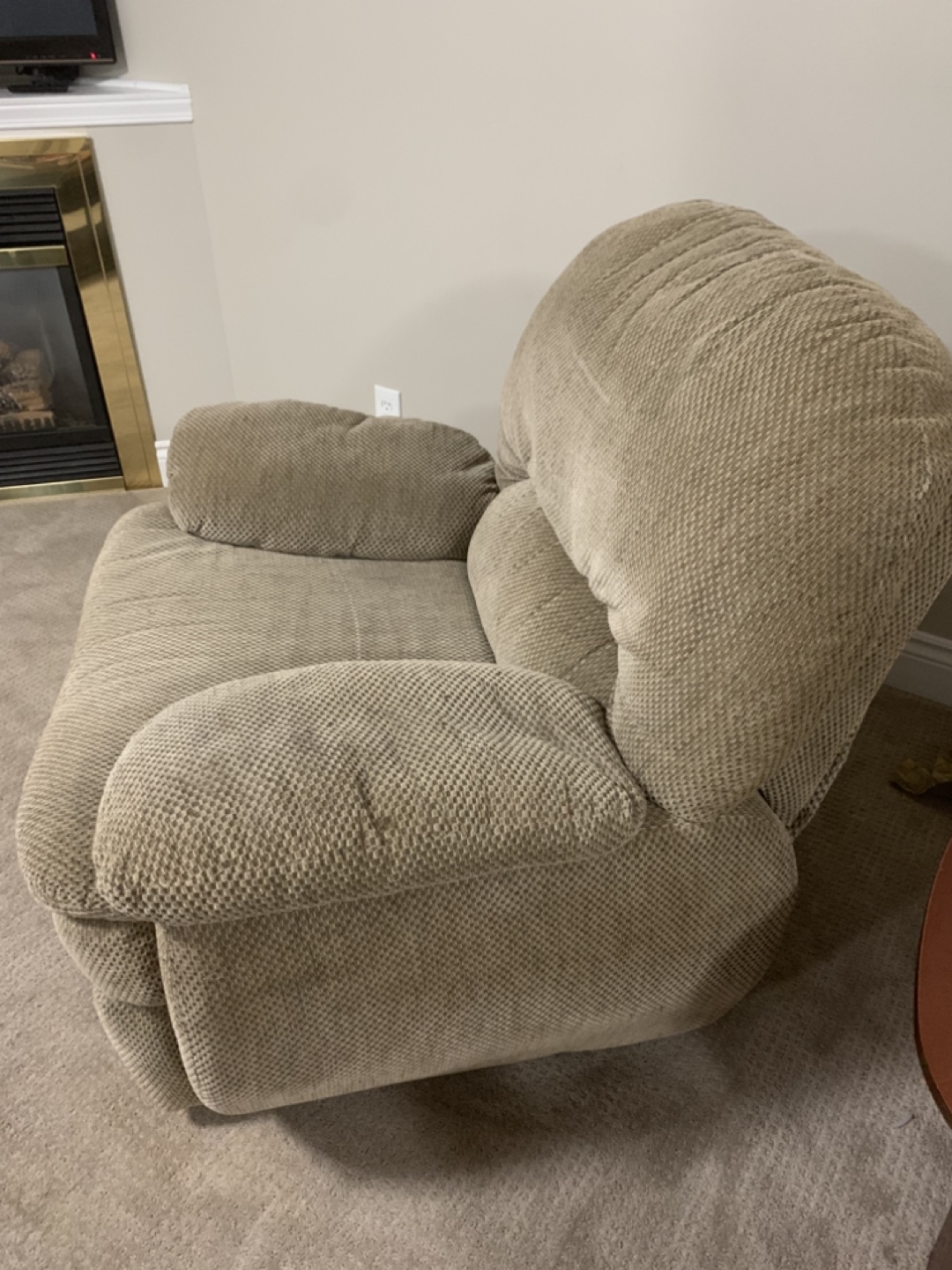 Beige Recliner Chair - photo 3