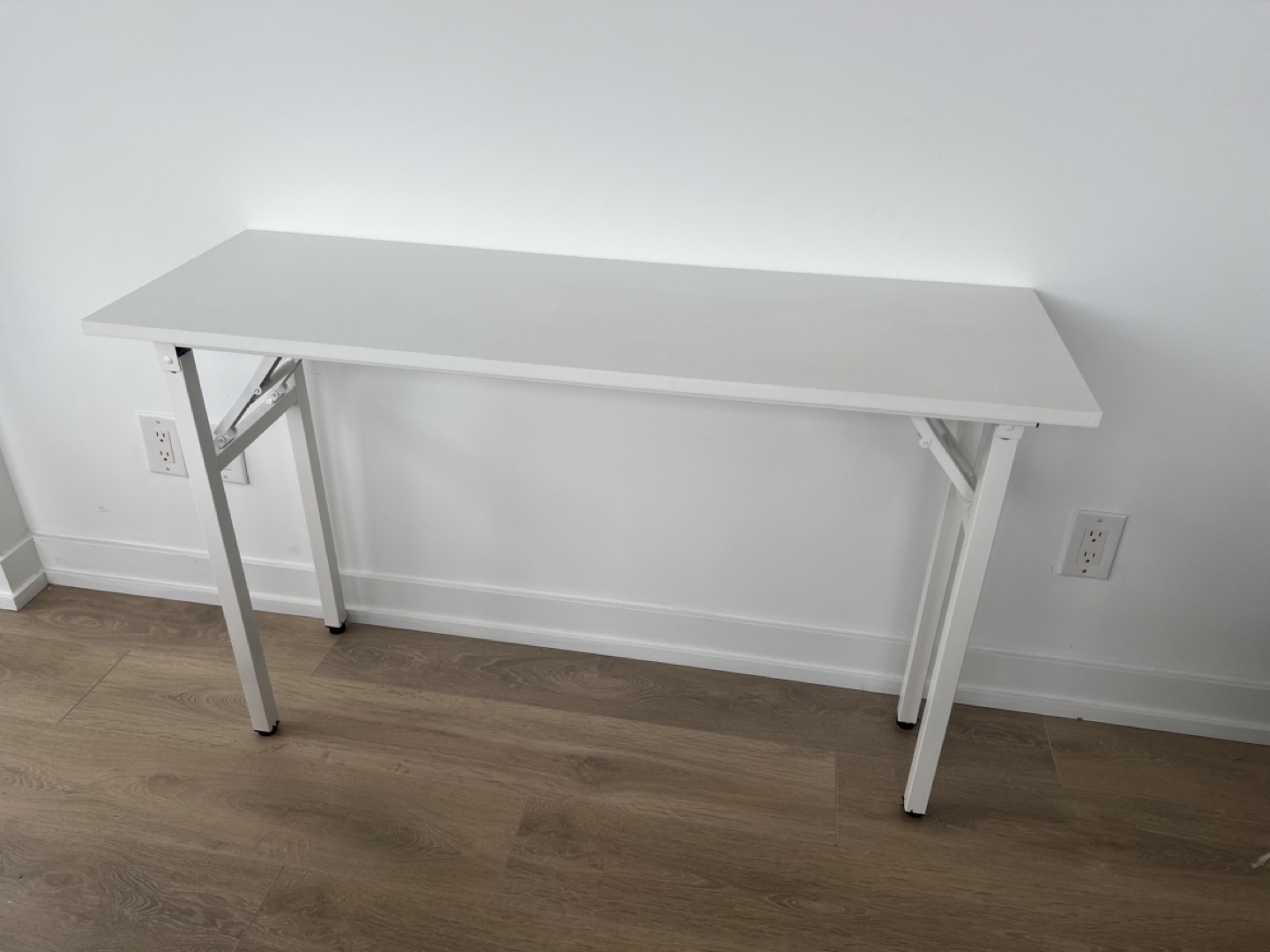 Foldable white desk/table