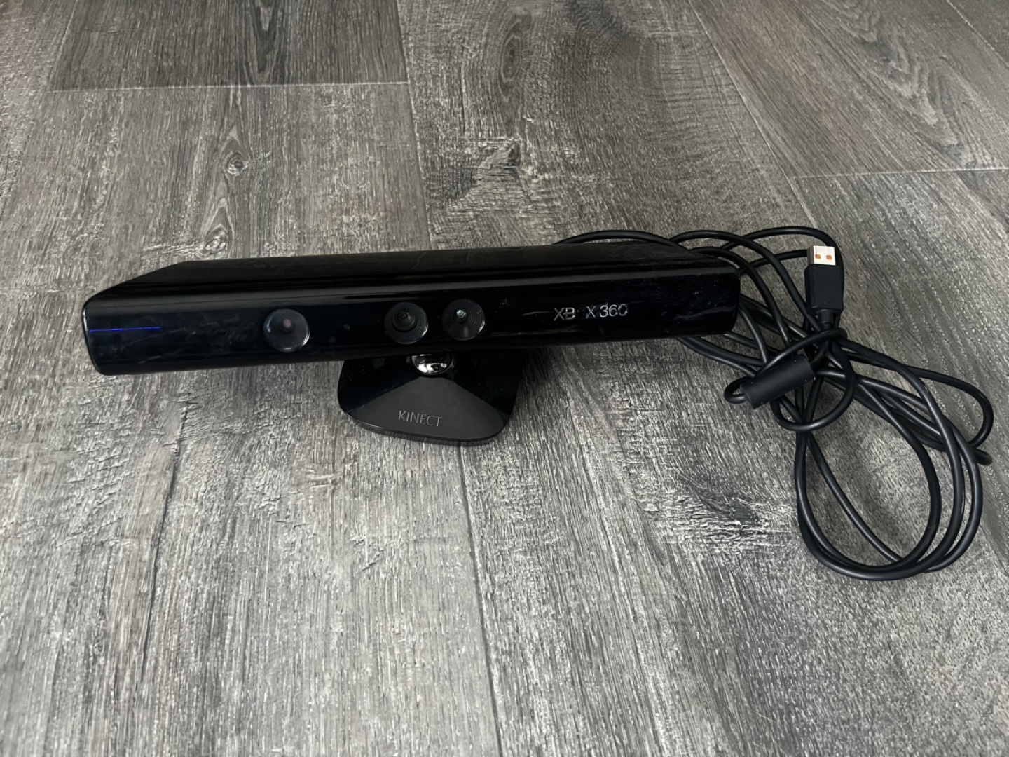 Xbox 360 Console, Kinect Sensor, and Accessories Bundle - photo 4