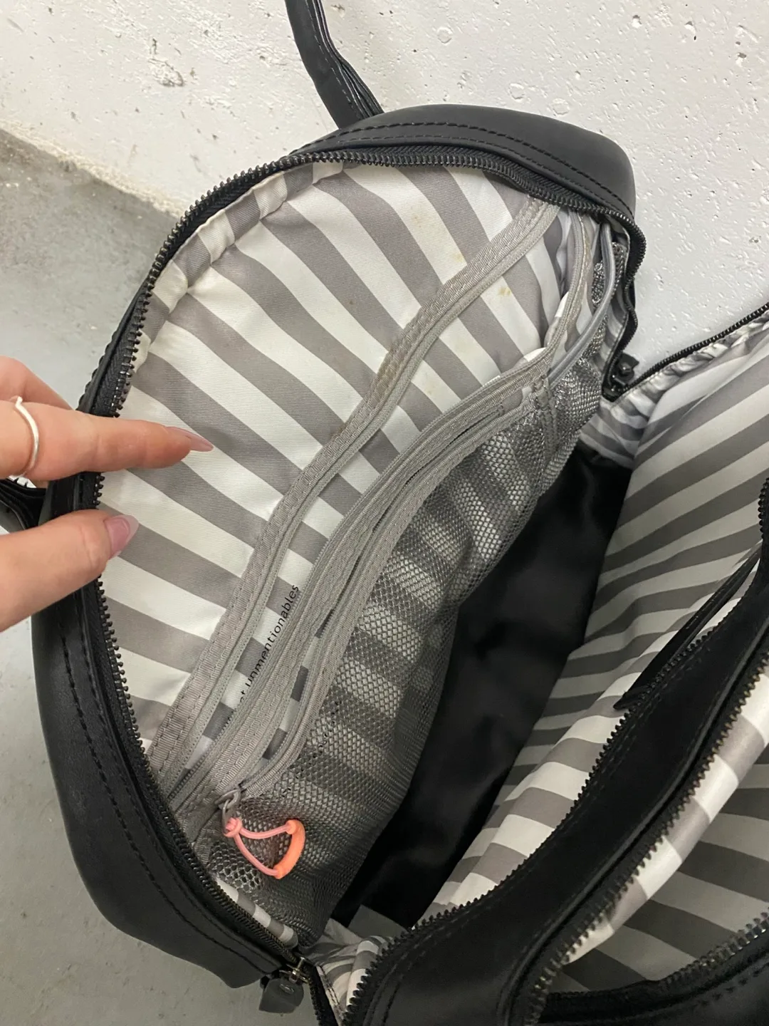 Lululemon City Adventurer Tote Bag - Black image indicator(5)