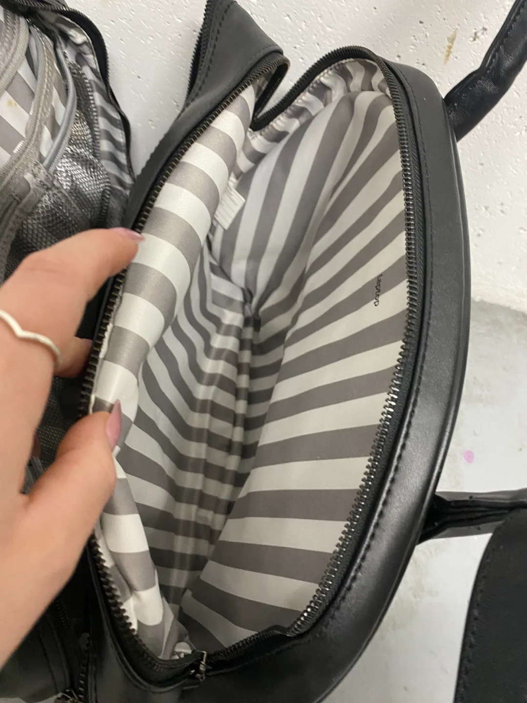 Lululemon City Adventurer Tote Bag - Black image indicator(6)